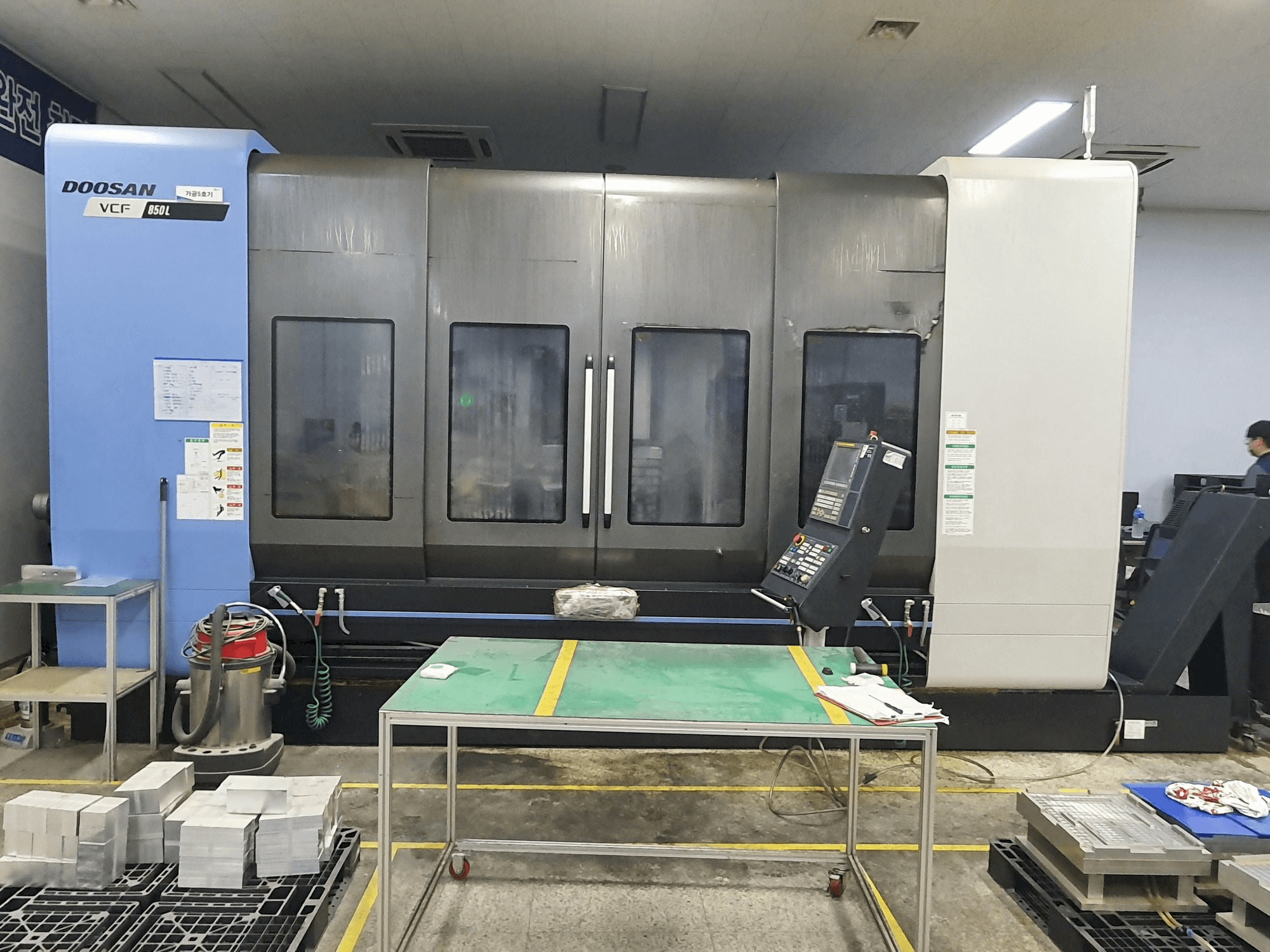 Masina Doosan VCF850L eestvaade