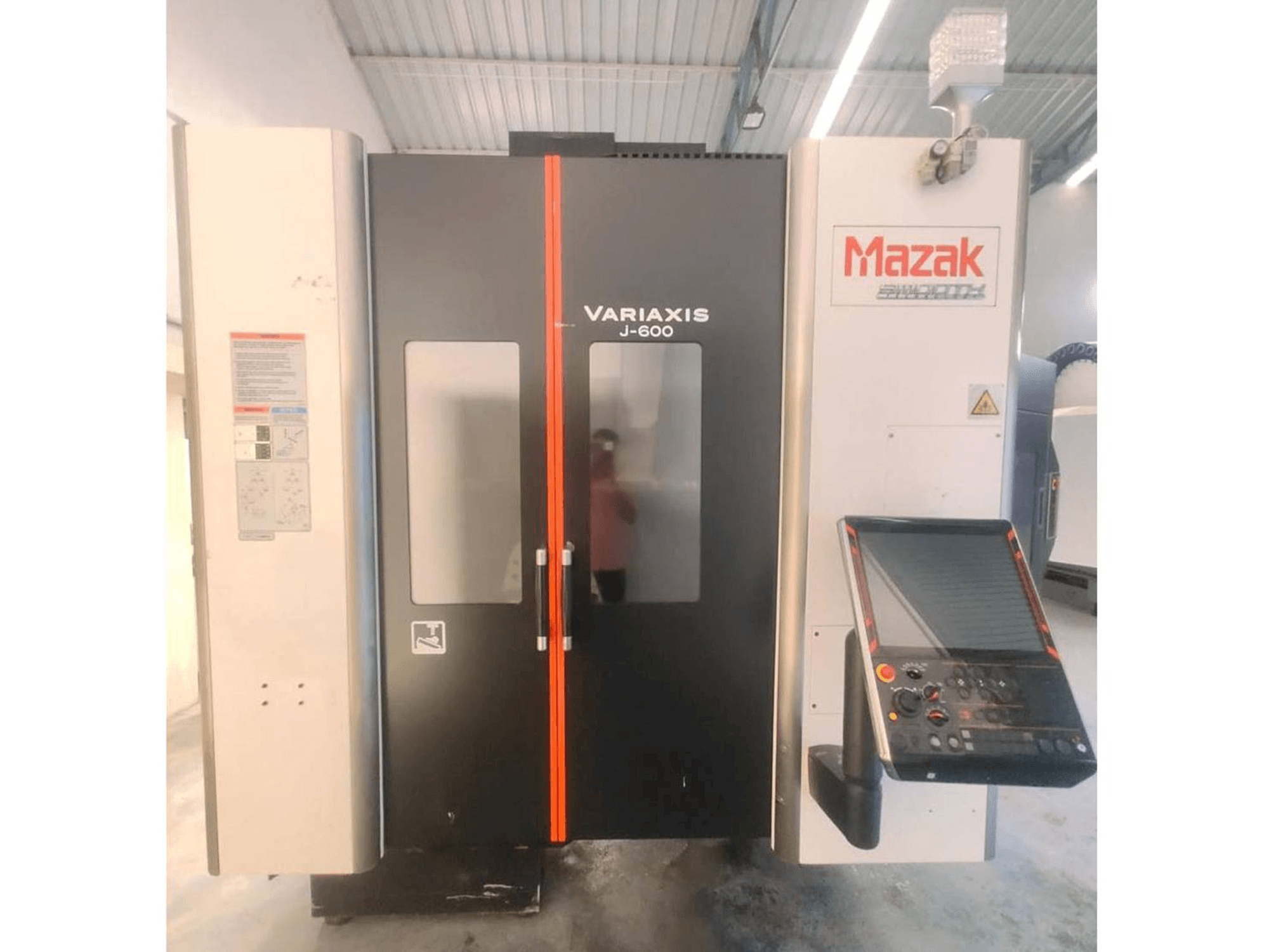 Masina Mazak Variaxis J-600 eestvaade