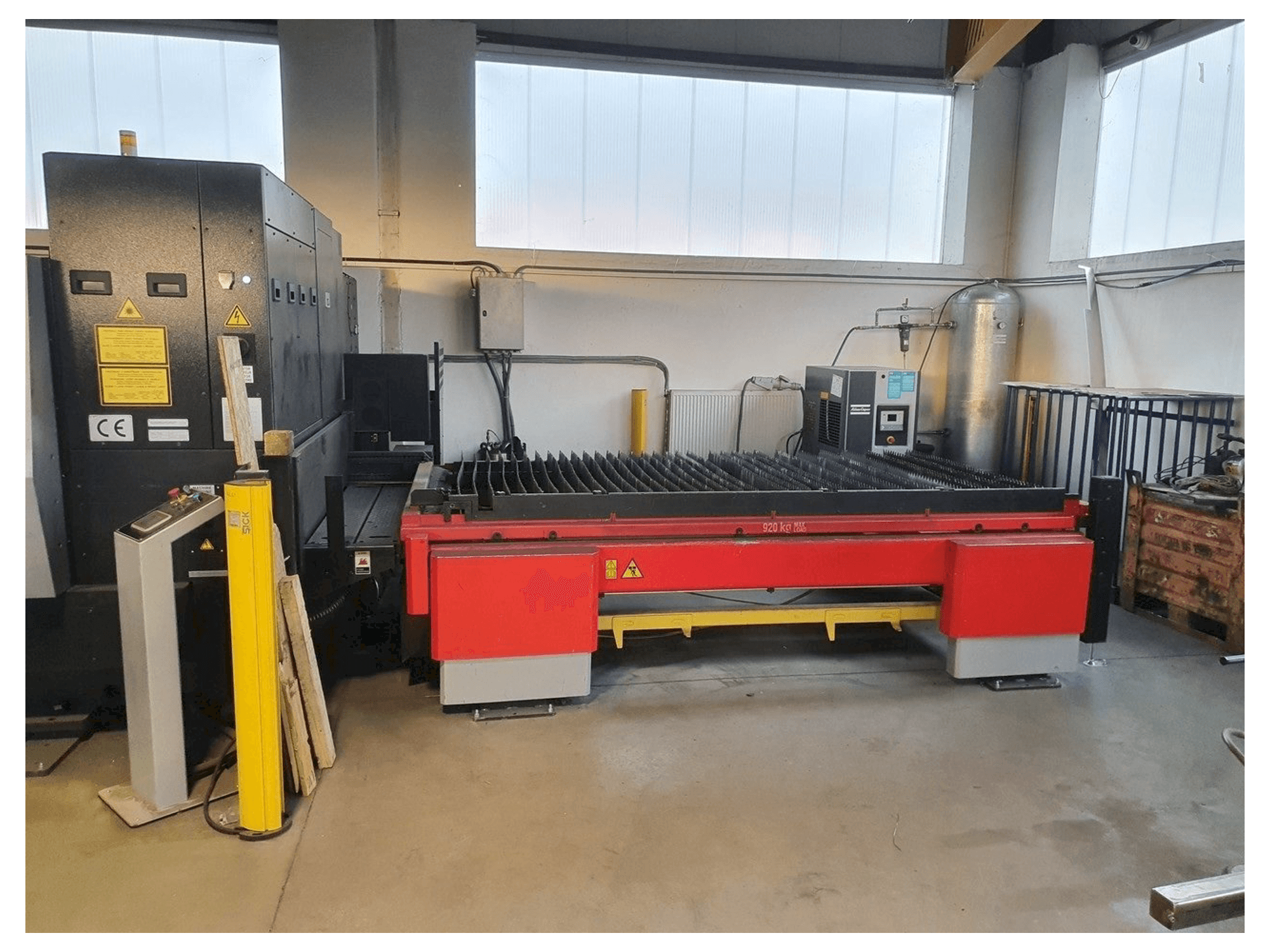 Masina AMADA 3015 AJ eestvaade