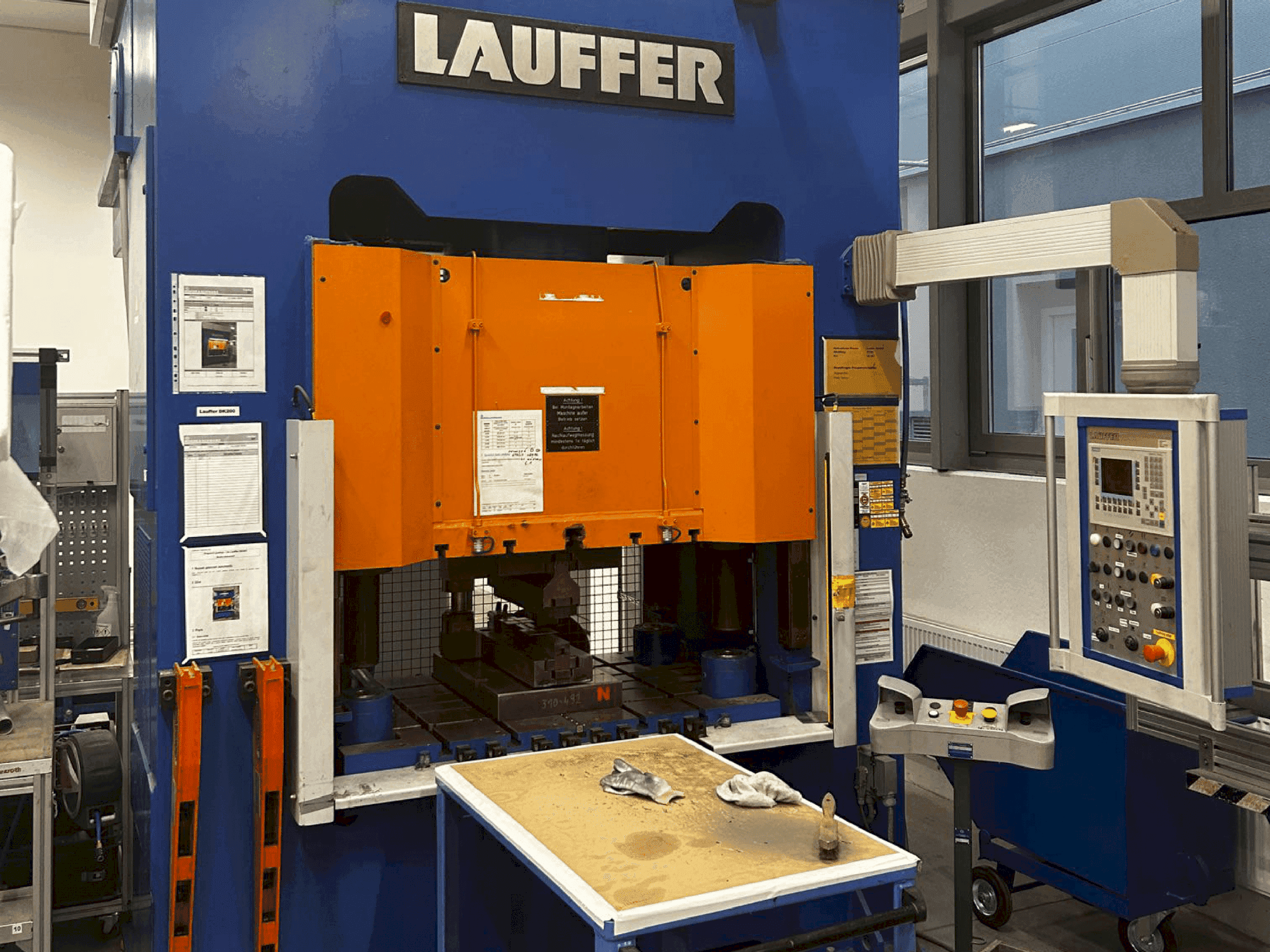 Masina LAUFFER DK 200 (2007) eestvaade