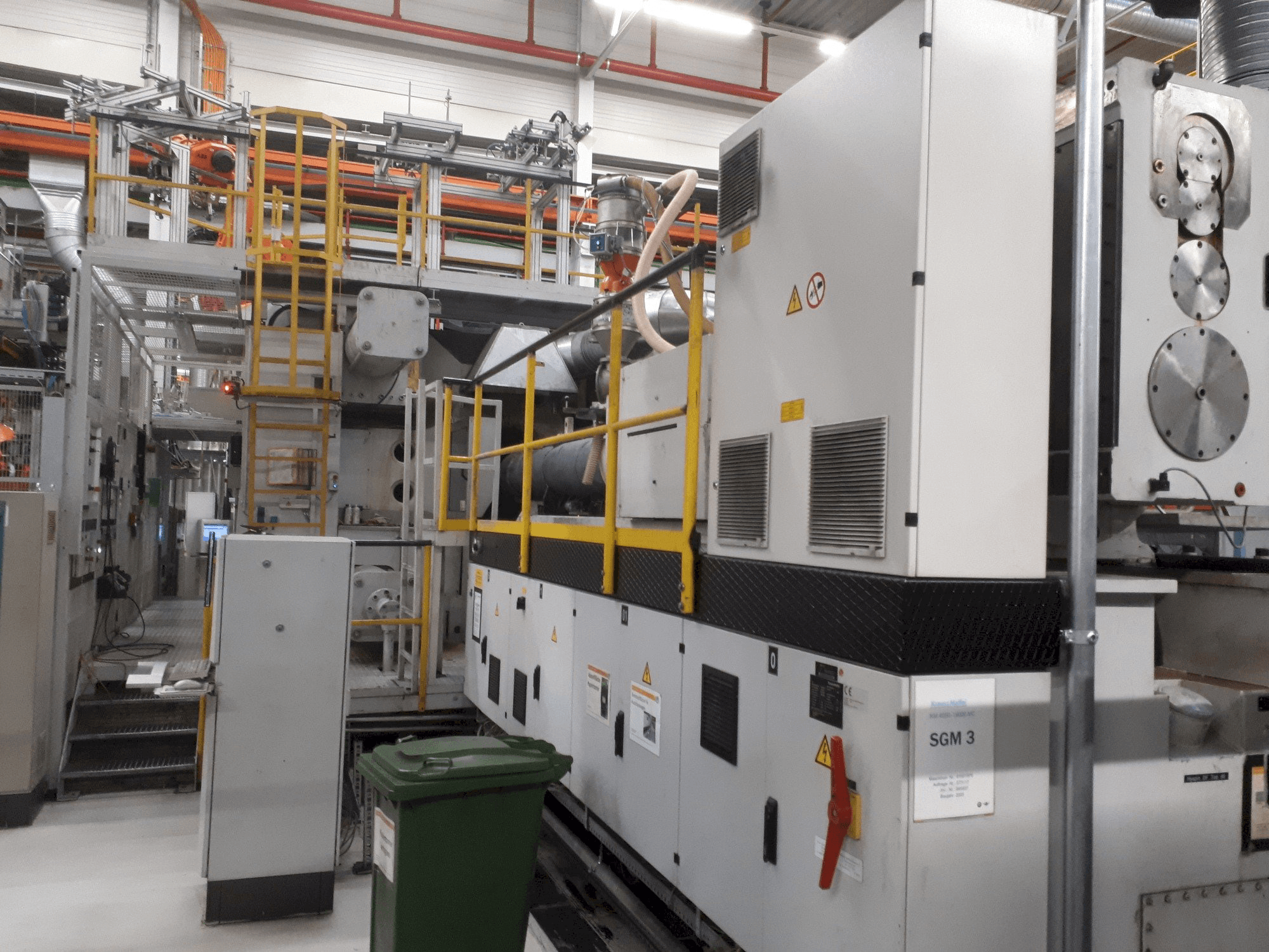 Masina Krauss Maffei 4000-19000 MC eestvaade