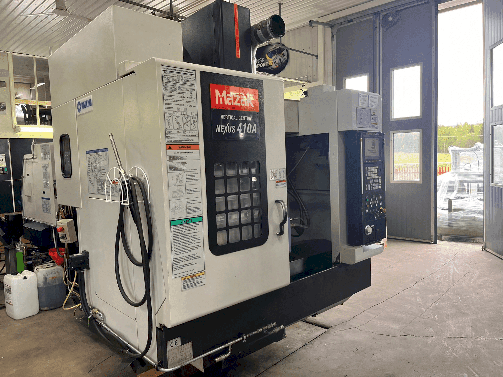Masina Mazak VCN-410A eestvaade