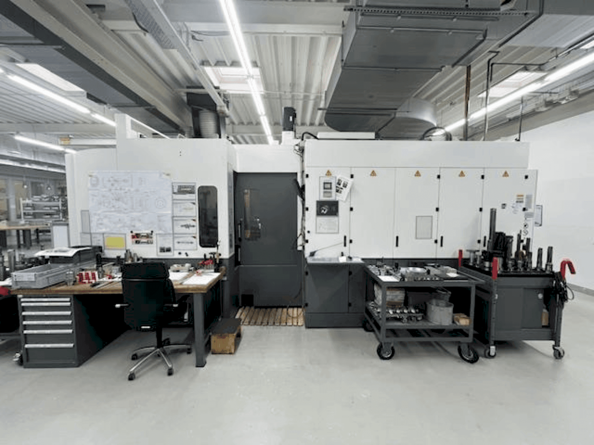 Masina HULLER HILLE Nbh 170 eestvaade