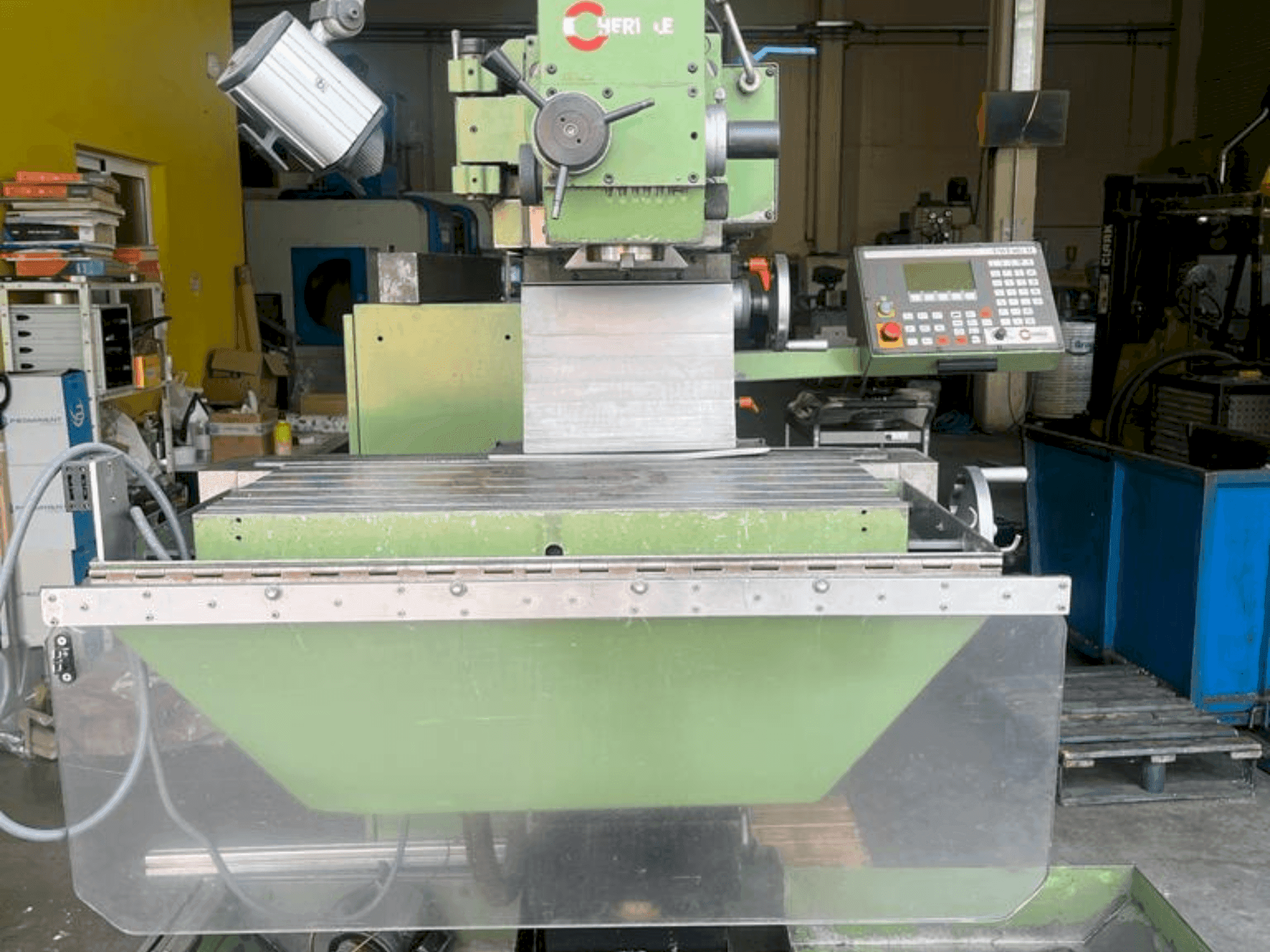 Masina HERMLE UWF 802M eestvaade