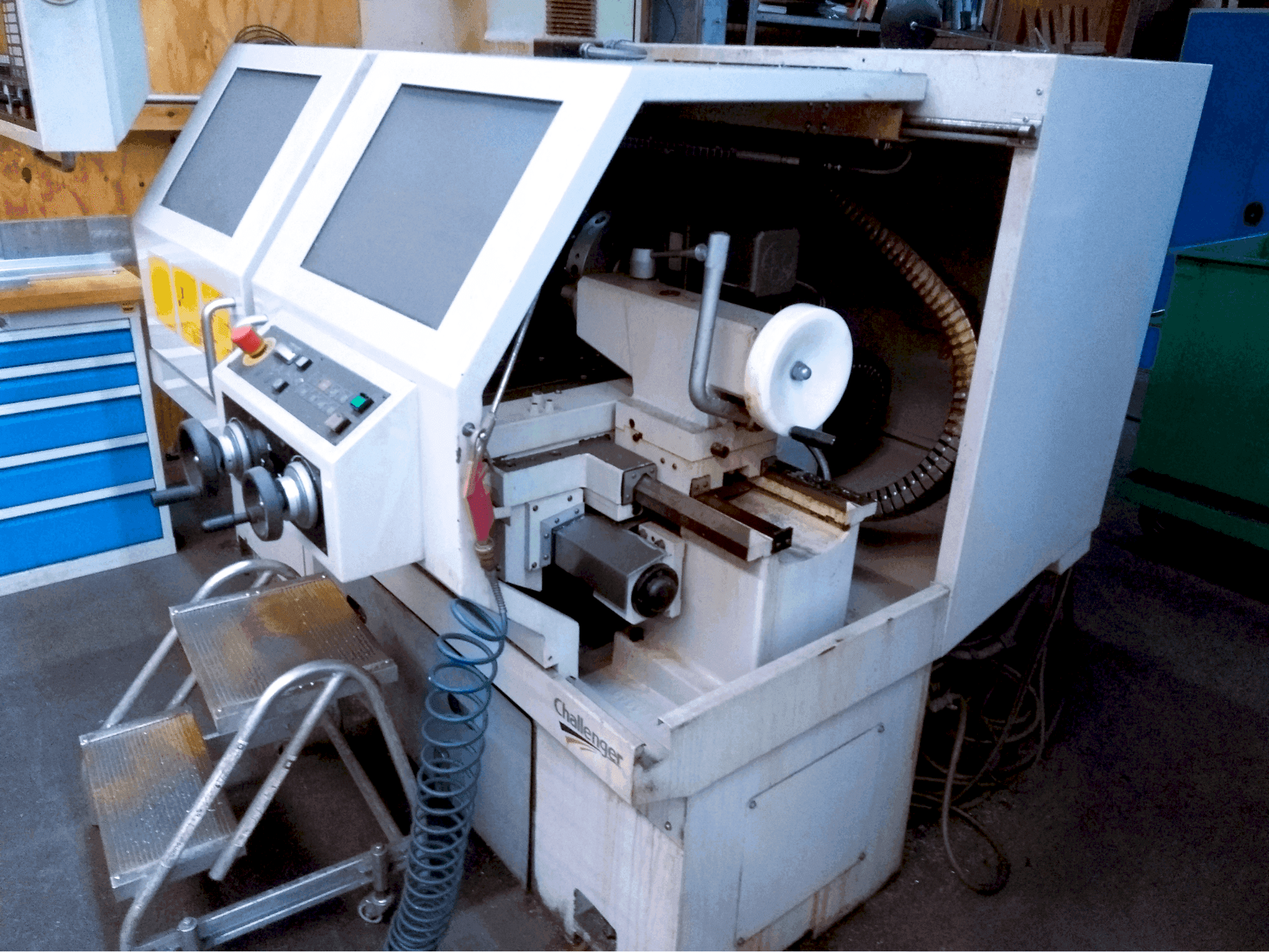 Masina Challenger MICROTURN BNC 446 eestvaade