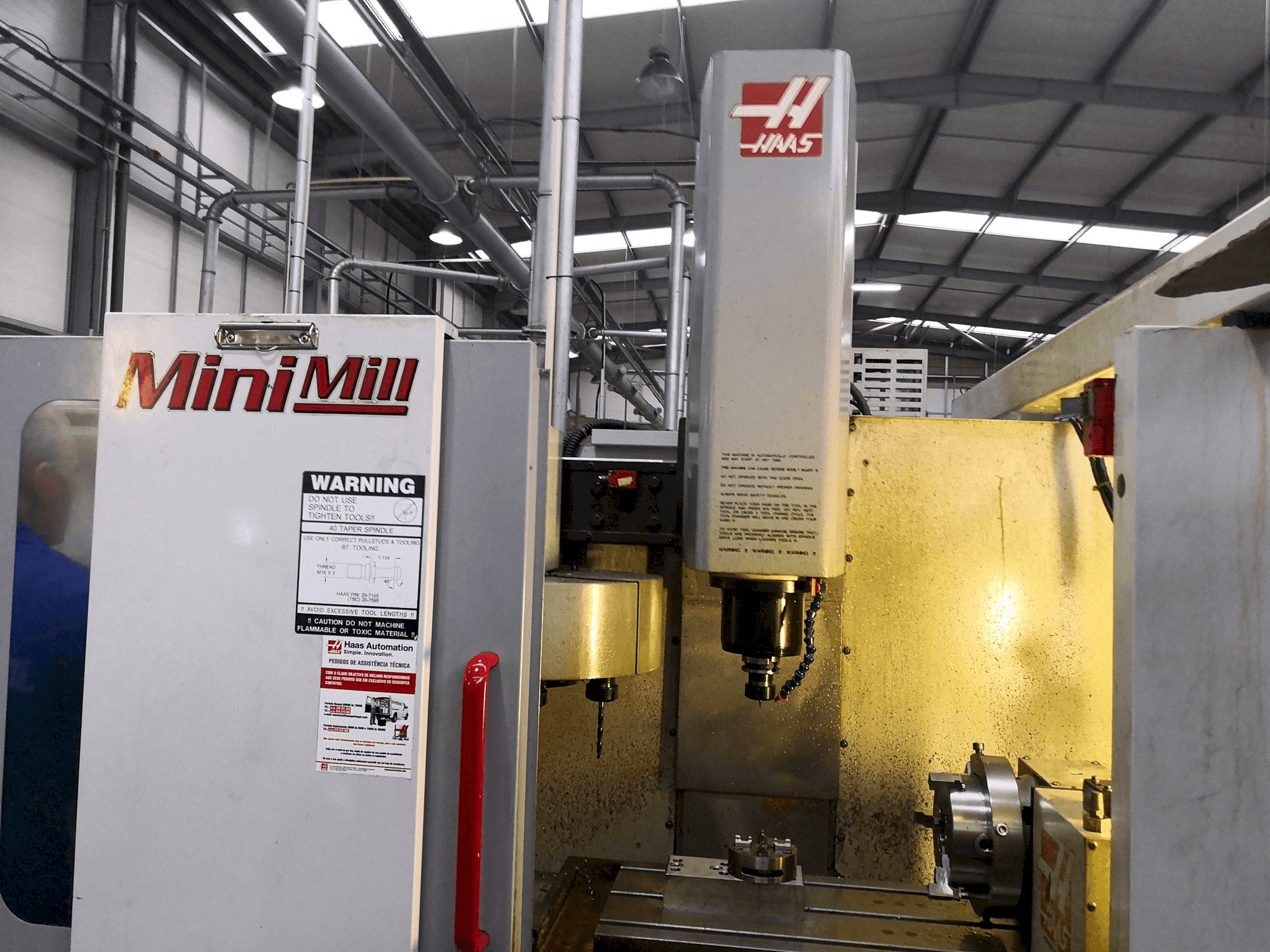 Masina HAAS Mini Mill CE eestvaade
