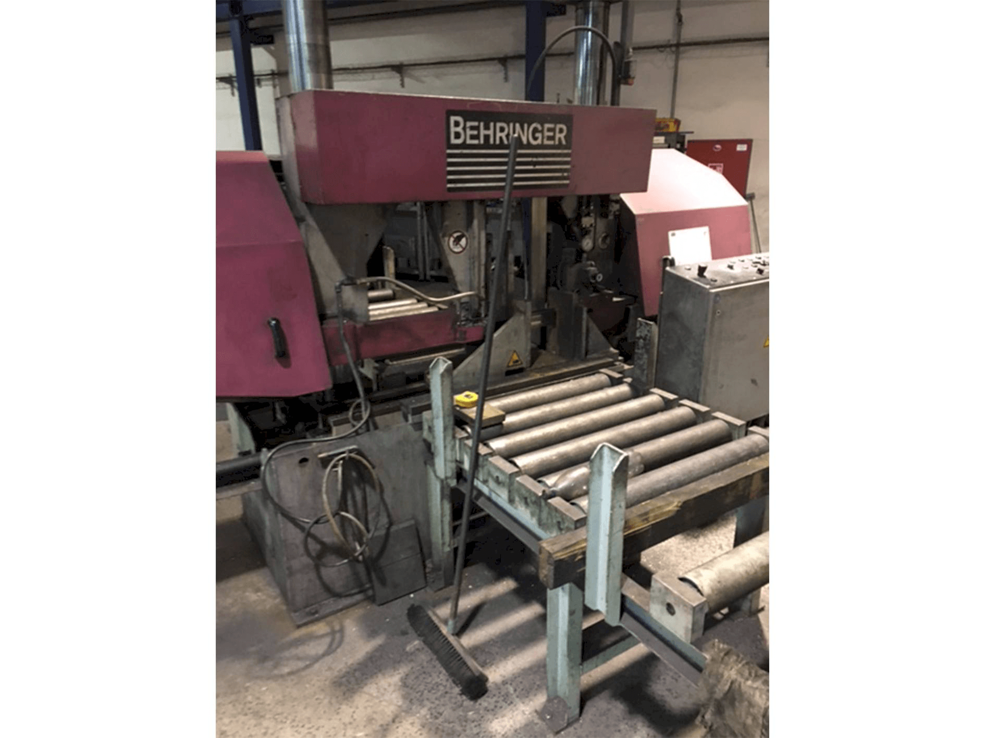 Masina Behringer HBP 530 eestvaade