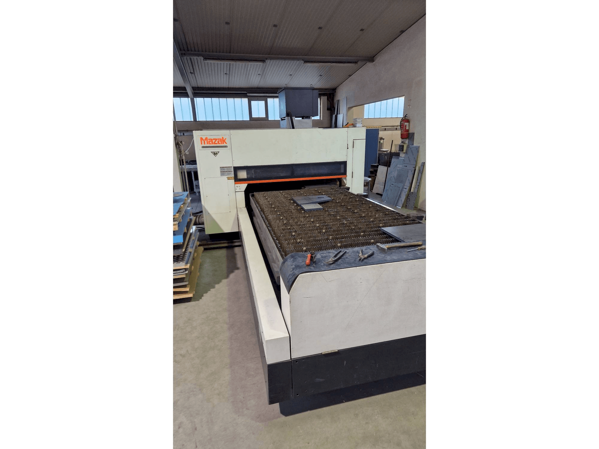 Masina Mazak Super Turbo-X510 Mk III G eestvaade