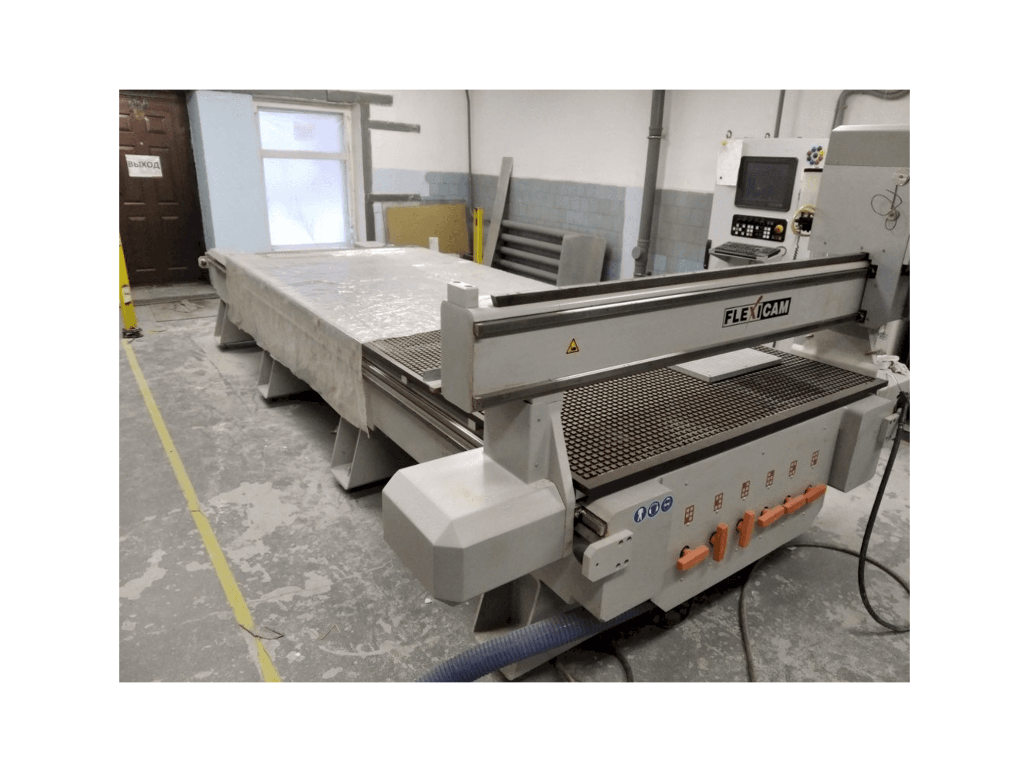 Masina Becker FLEXICAM 1540 eestvaade