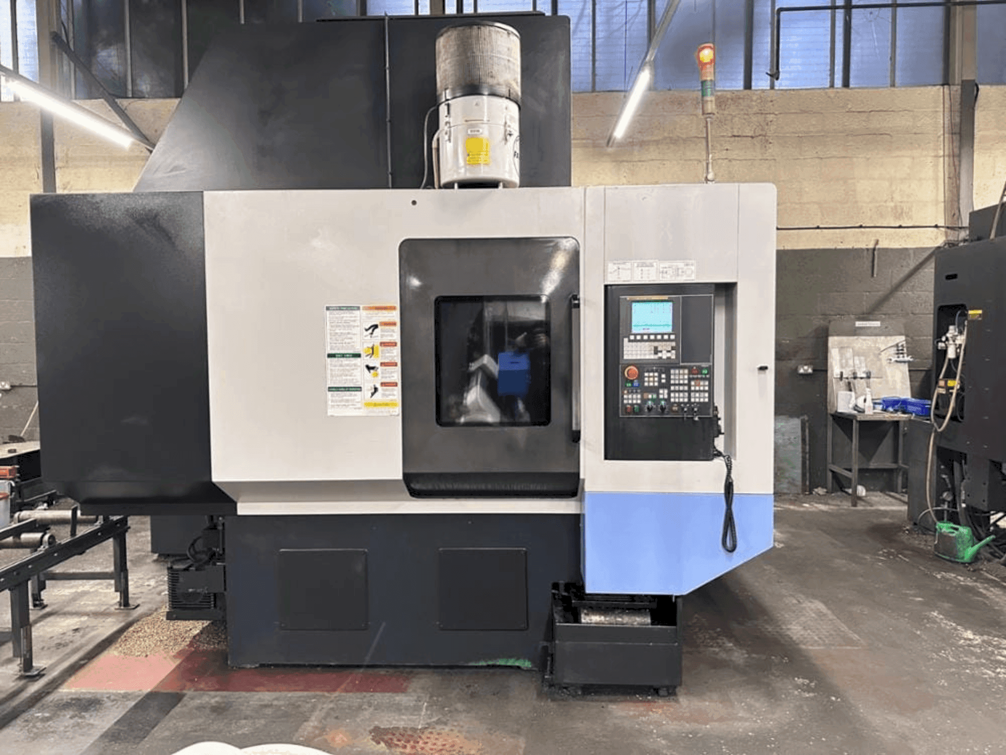 Masina DOOSAN VC-510 eestvaade