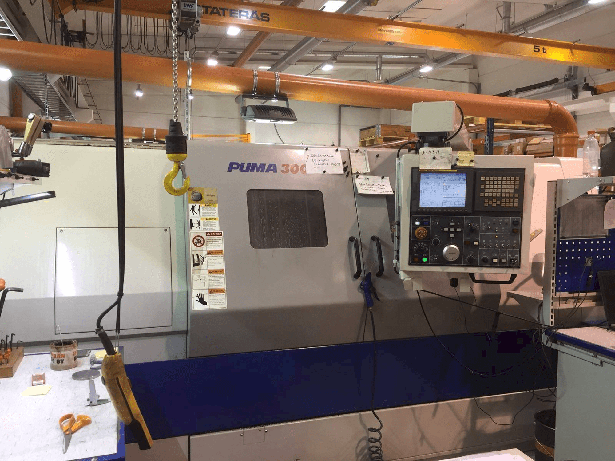 Masina Doosan Puma 300LC eestvaade