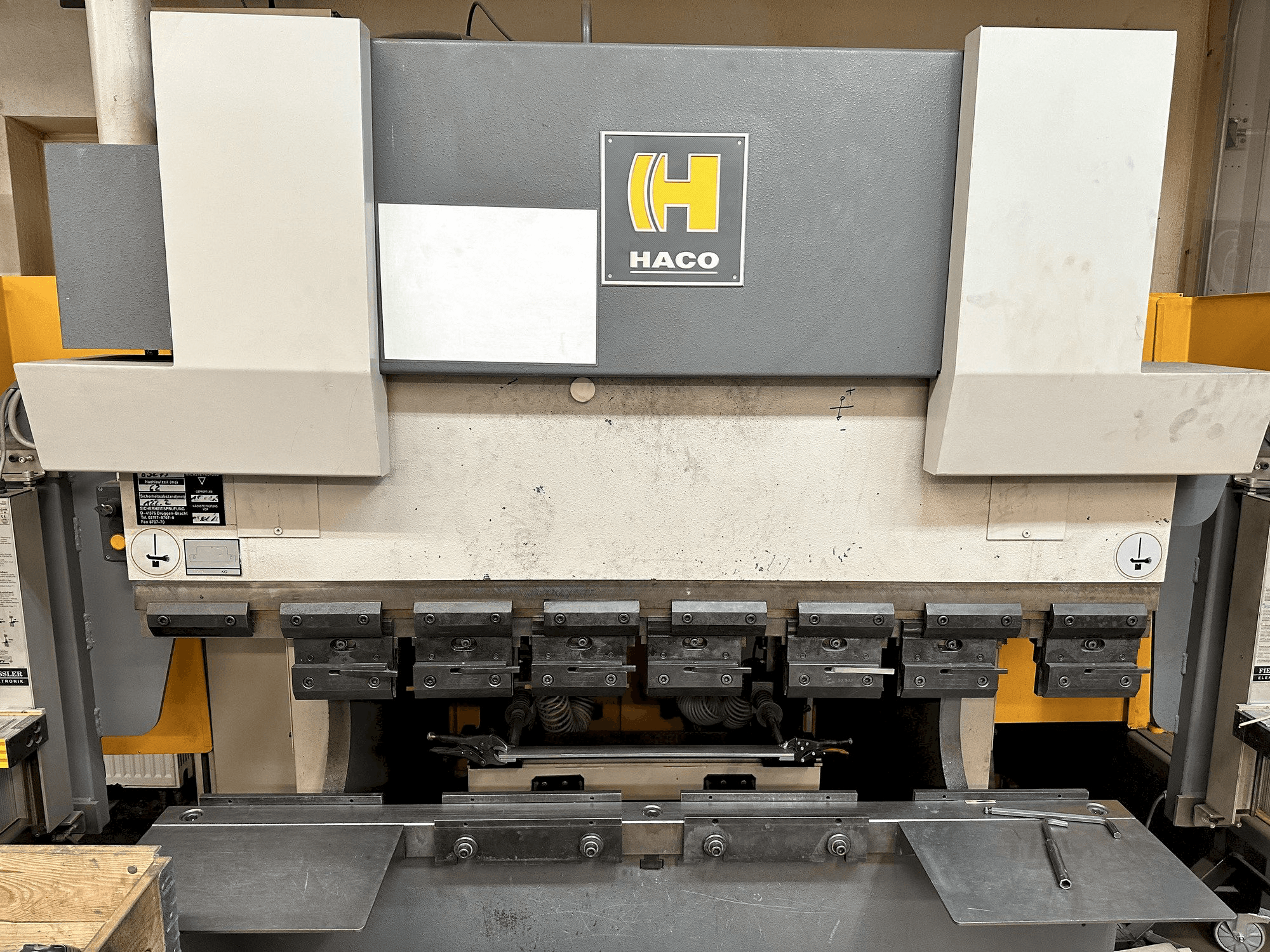 Masina HACO ERM 16040 eestvaade