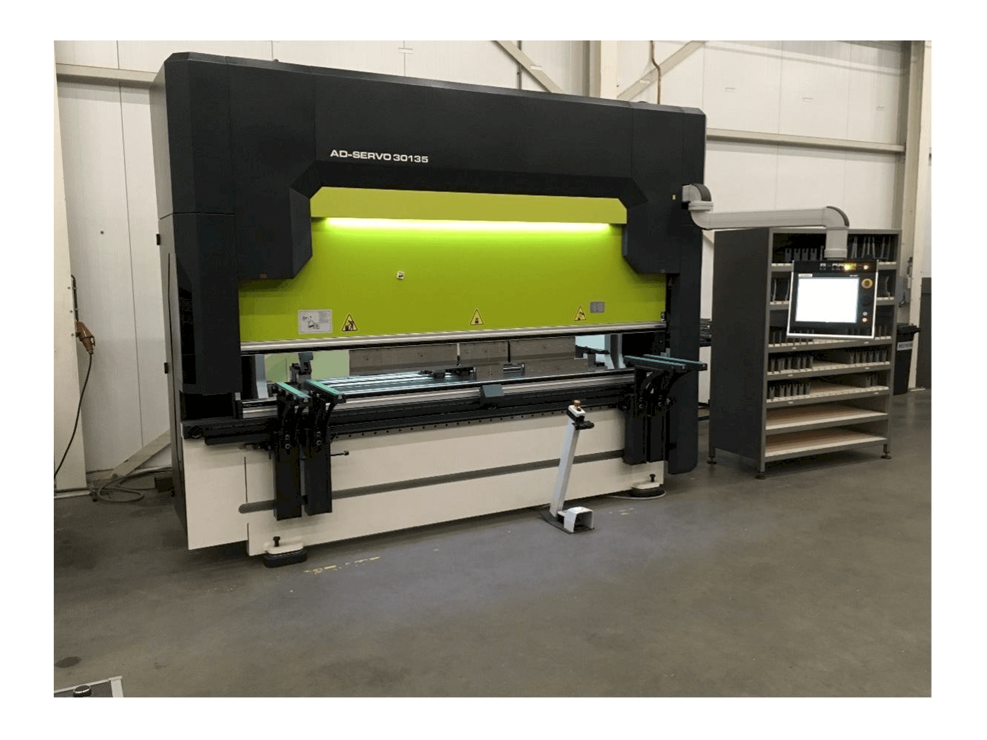 Masina Durma AD-S 30135 Servo eestvaade