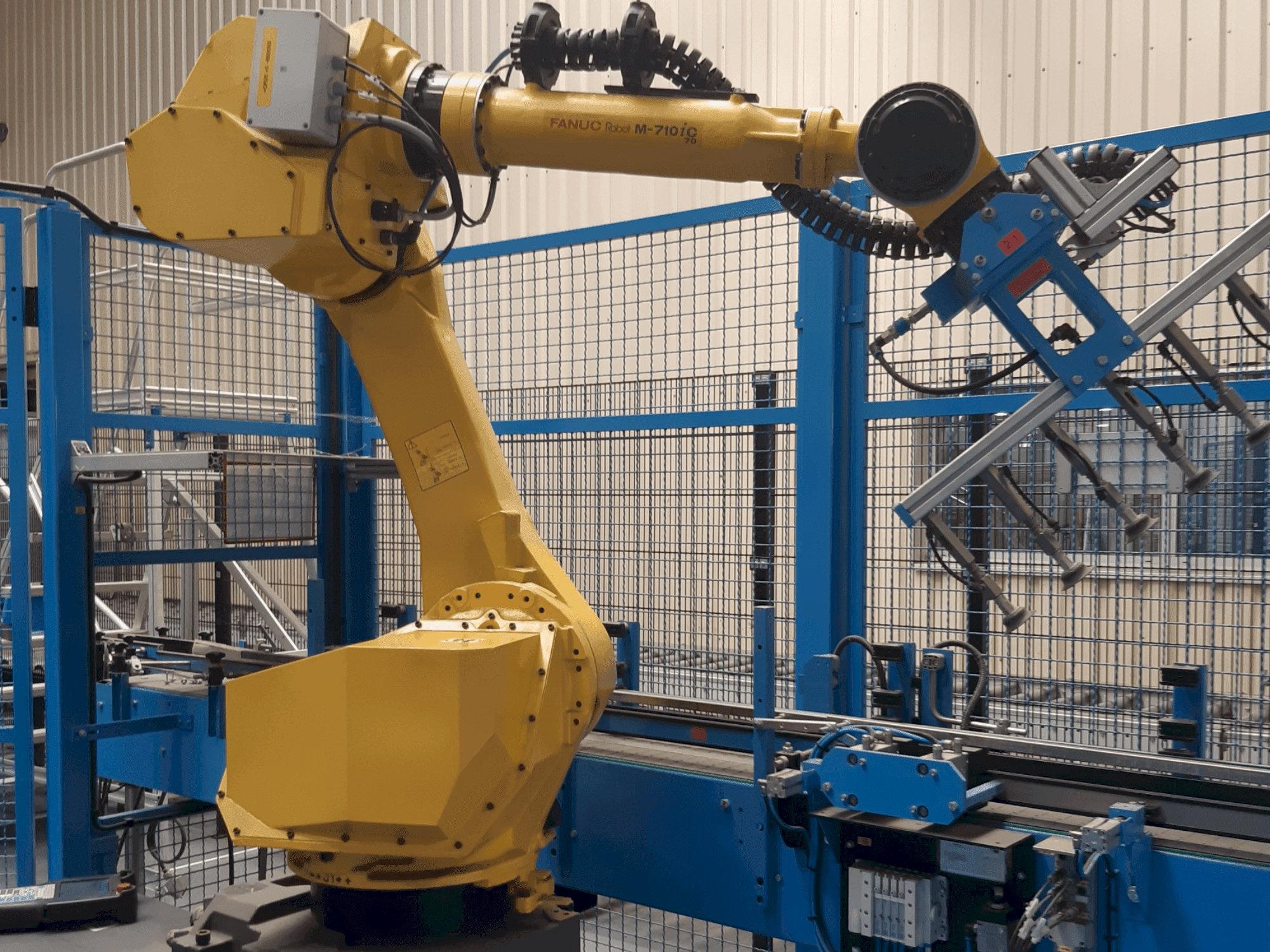 Masina FANUC M-710iC eestvaade