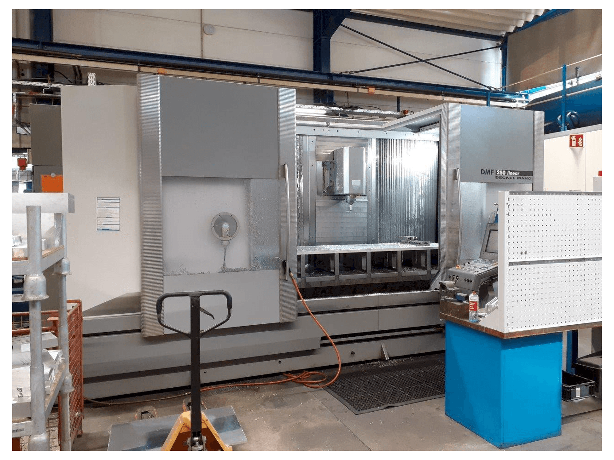 Masina DMG MORI DMF 250 eestvaade