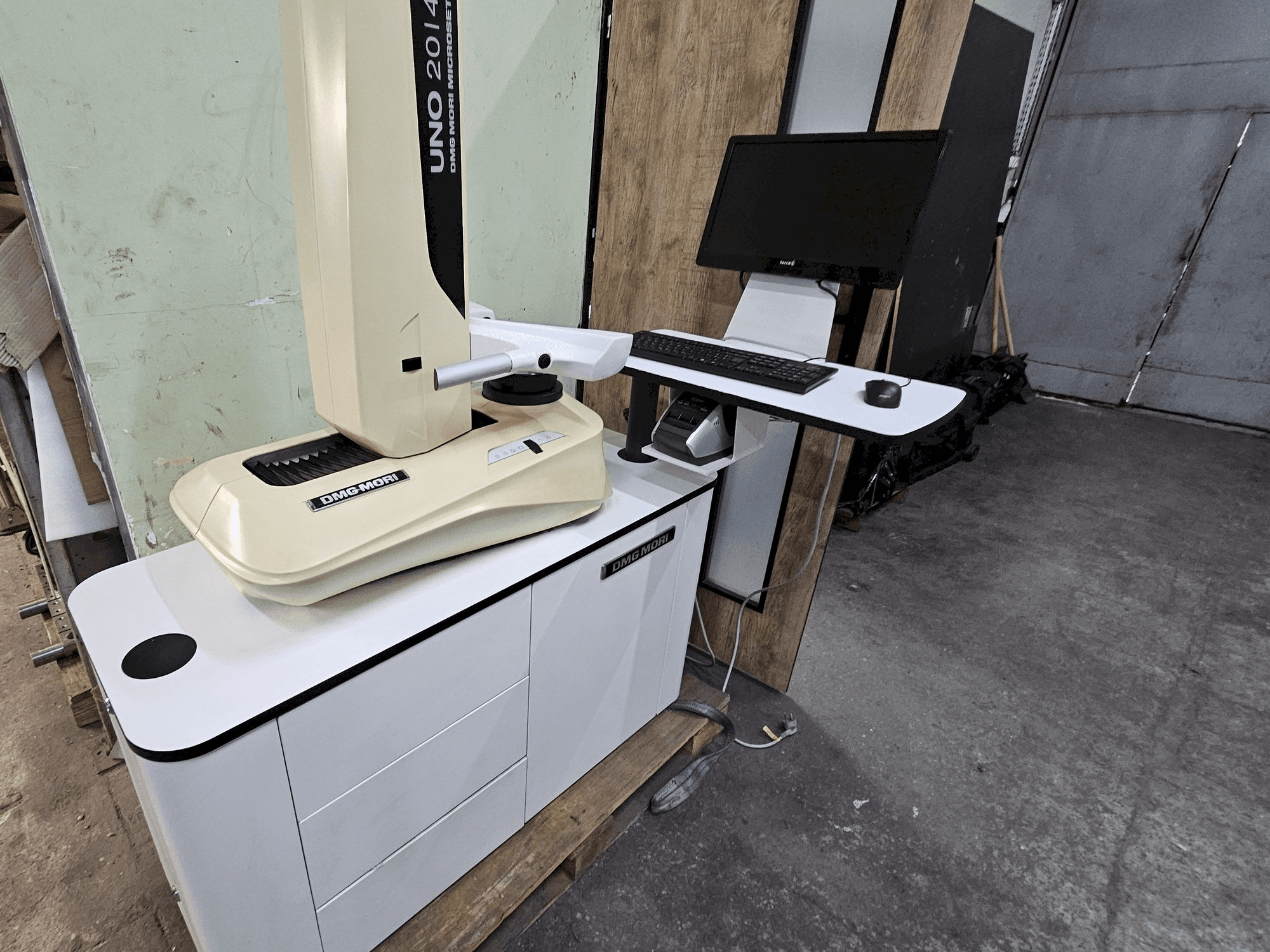 Masina DMG MORI UNO 20/40 eestvaade