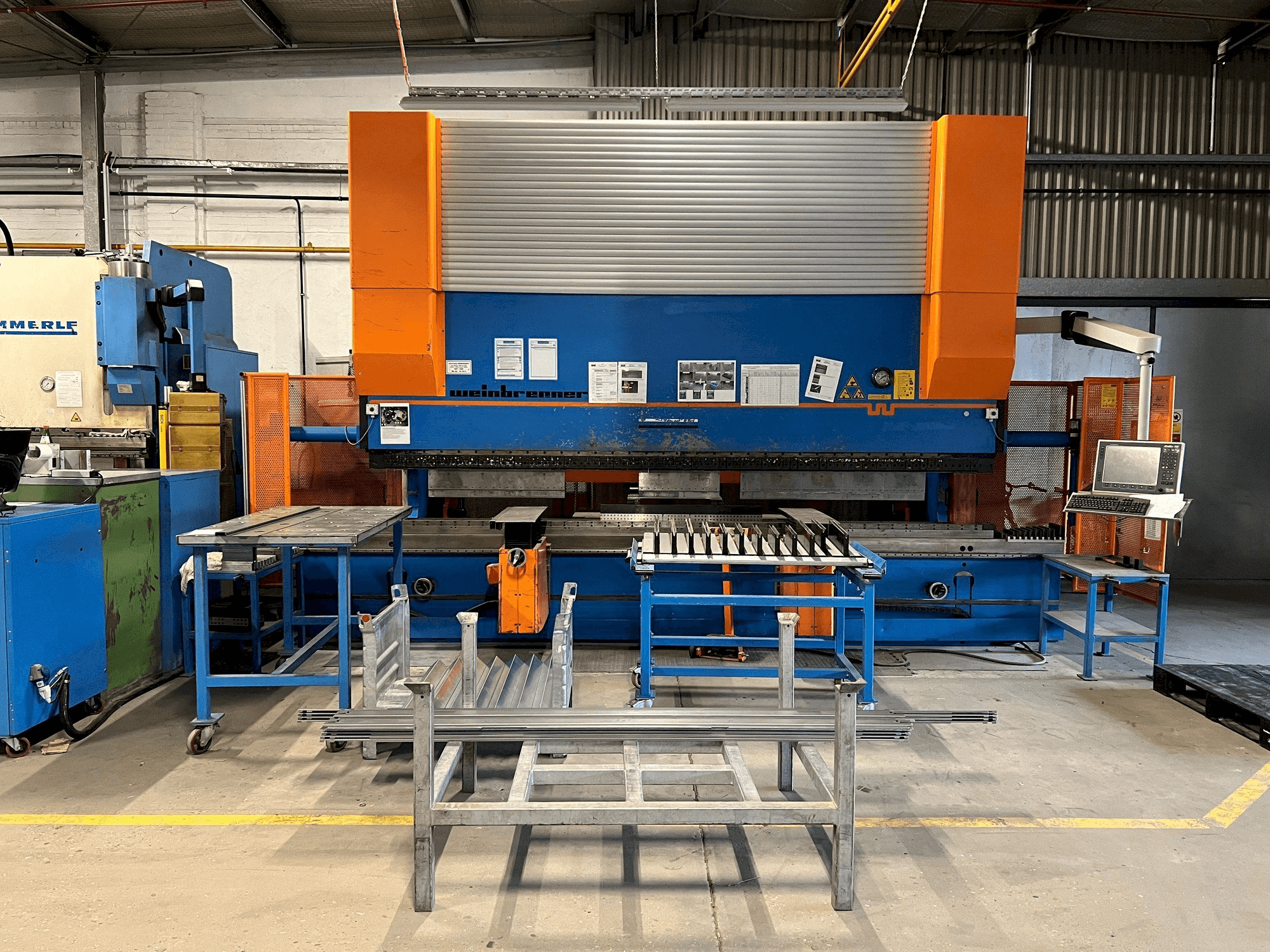 Masina Weinbrenner GP400 eestvaade