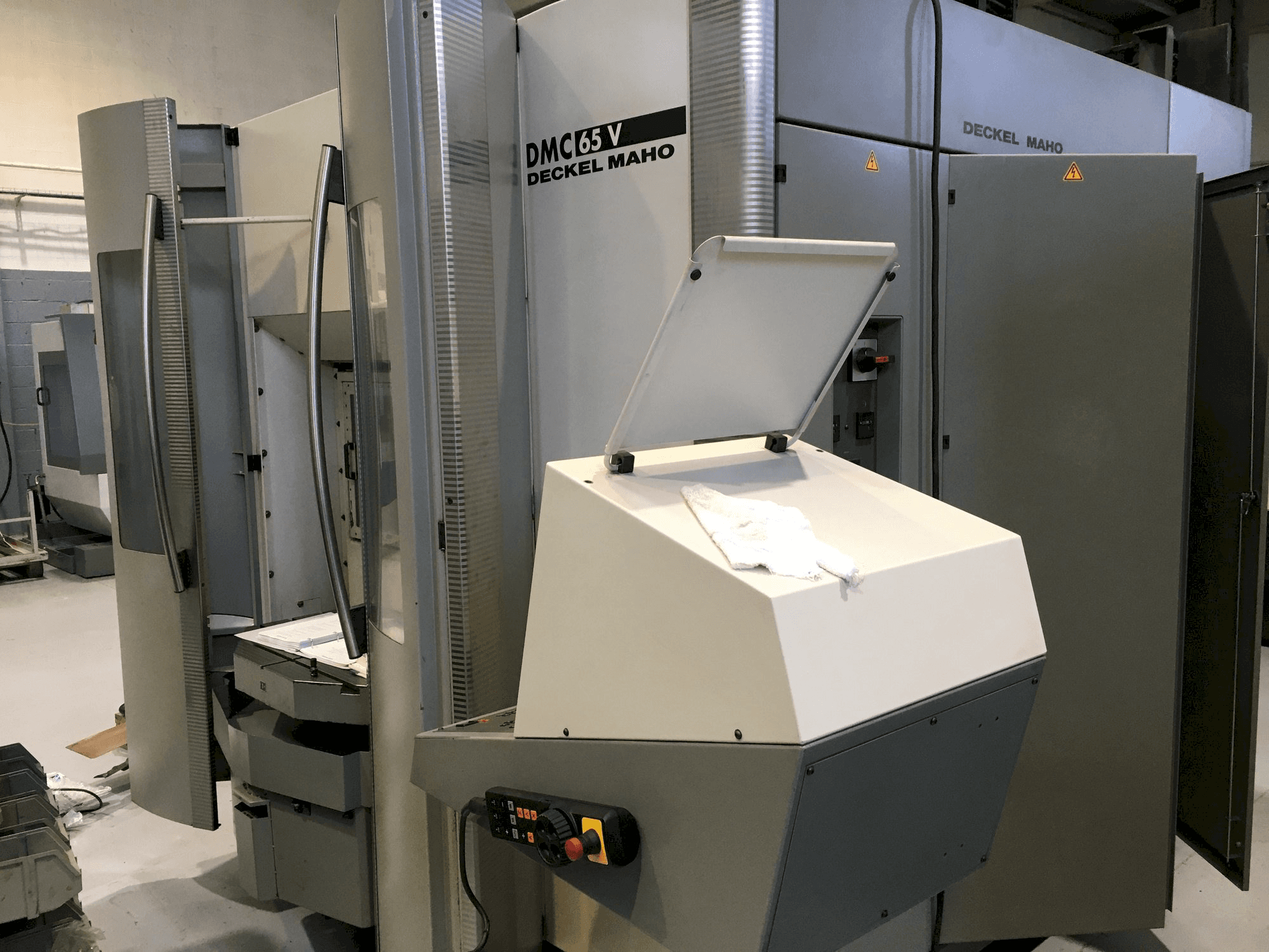 Masina DECKEL MAHO DMC 65V eestvaade