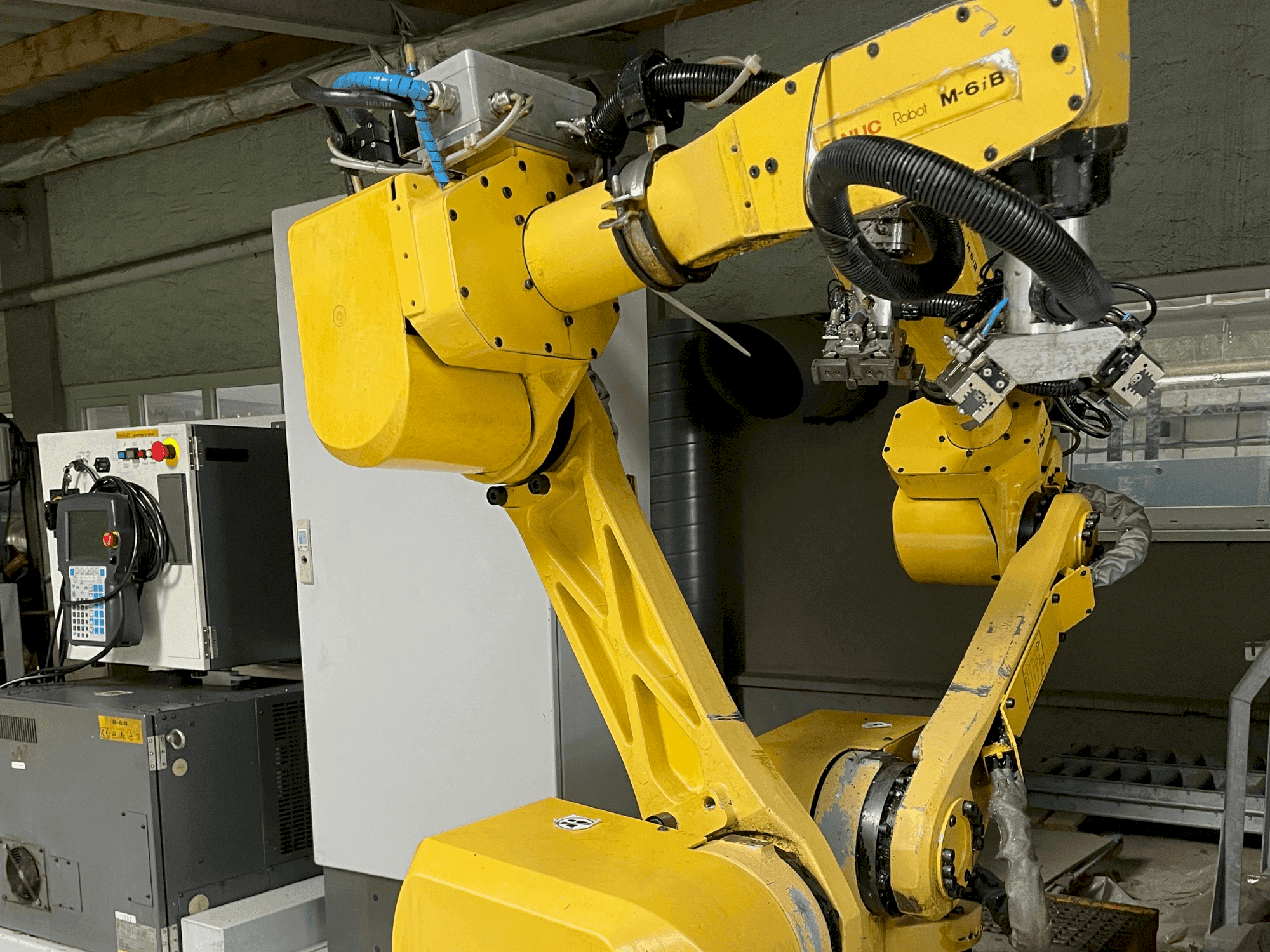 Masina FANUC M-6iB eestvaade