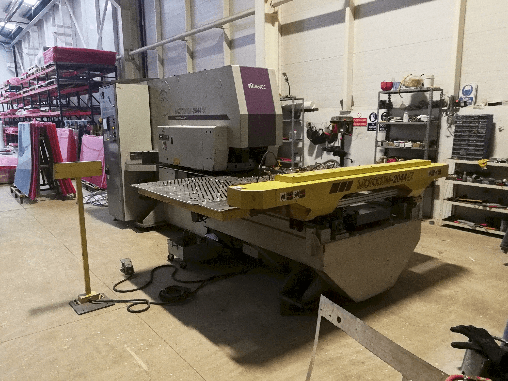 Masina Muratec Motorum 2044 EZ vasaku külje vaade