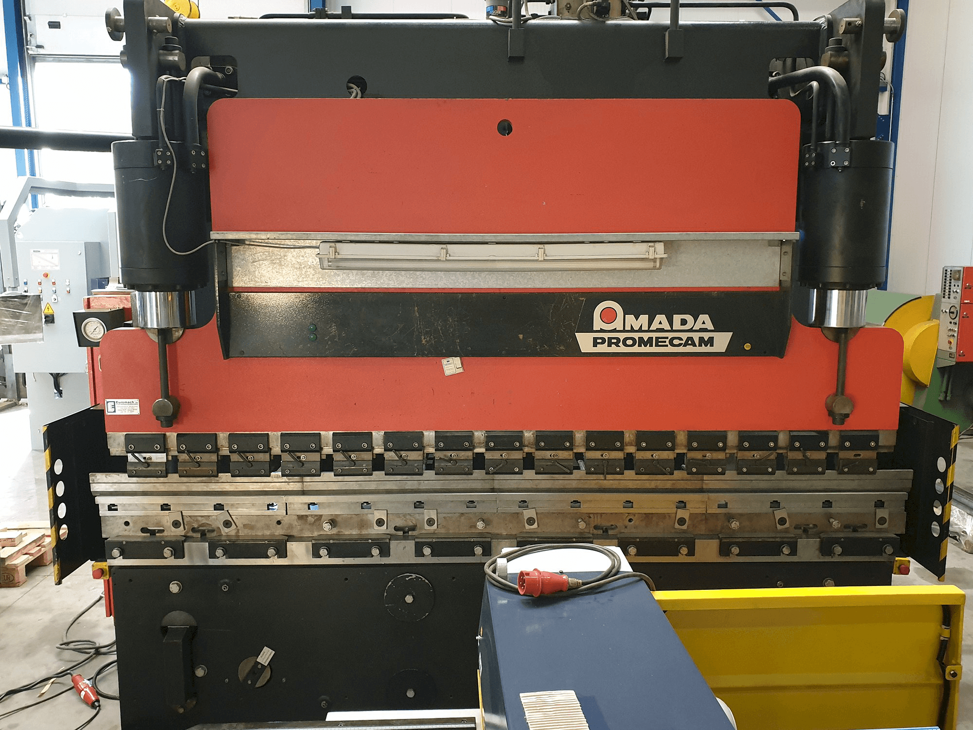 Masina AMADA PROMECAM STPC 200/30 eestvaade