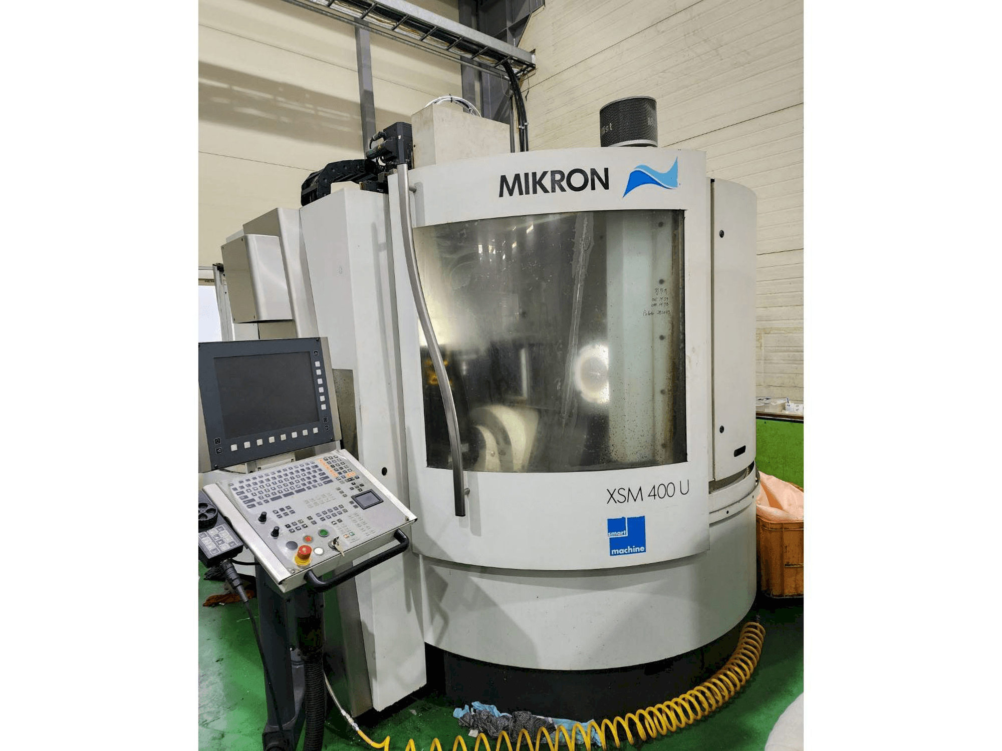 Masina MIKRON XSM 400 U eestvaade
