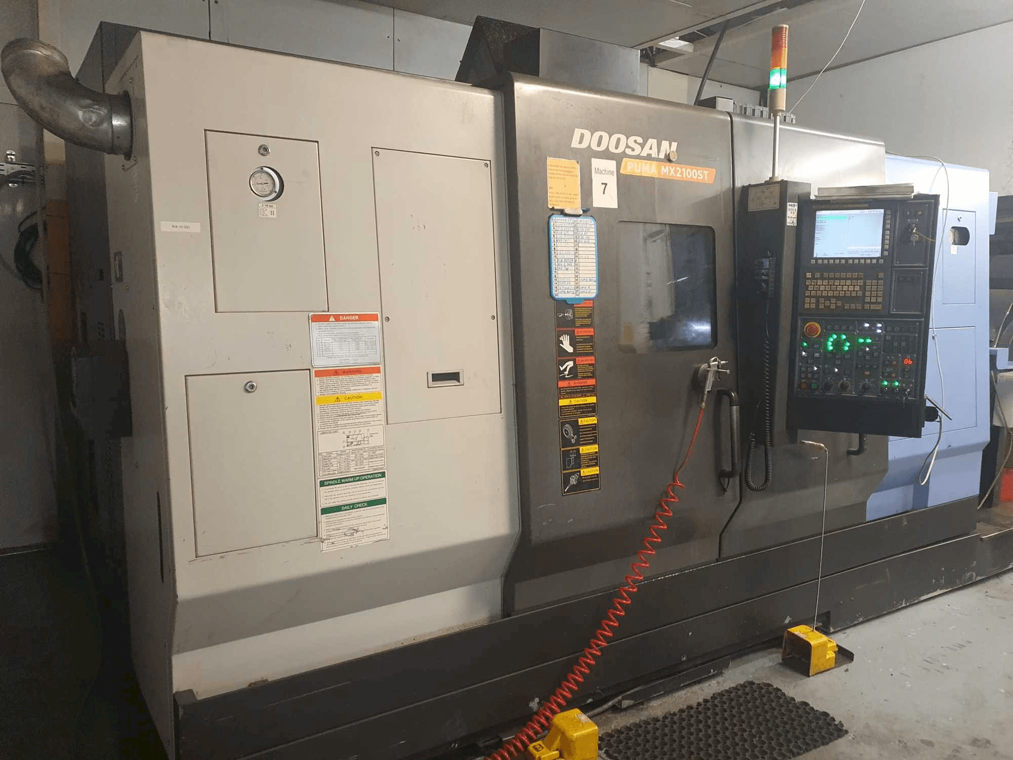 Masina Doosan Puma MX2100ST eestvaade