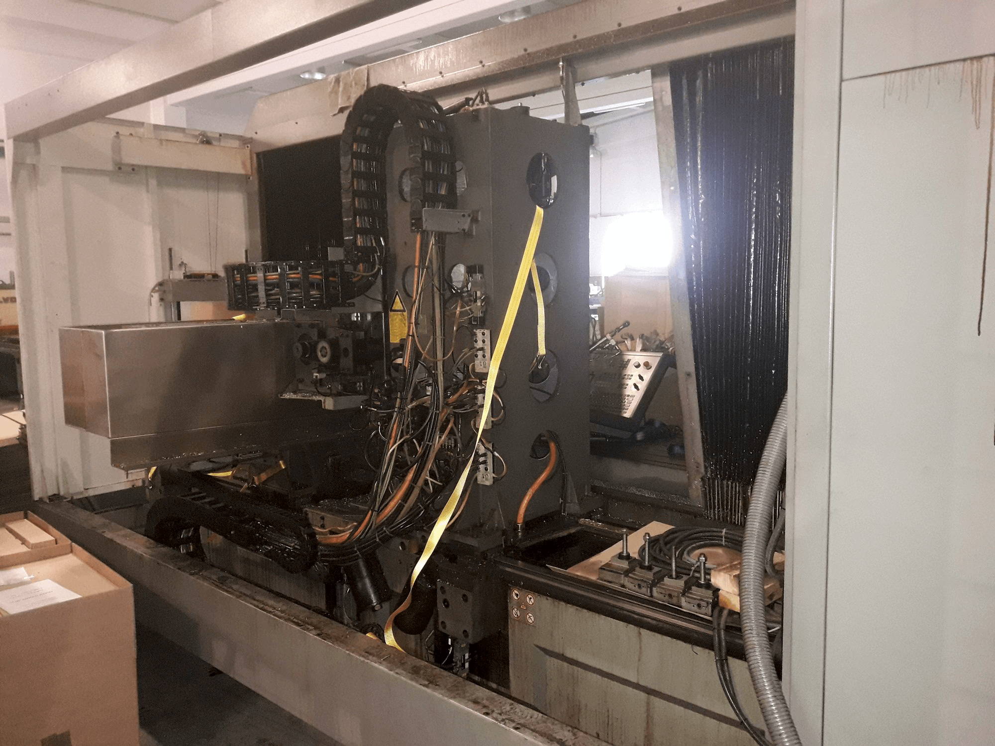 Masina DMG DMF 220 linear eestvaade