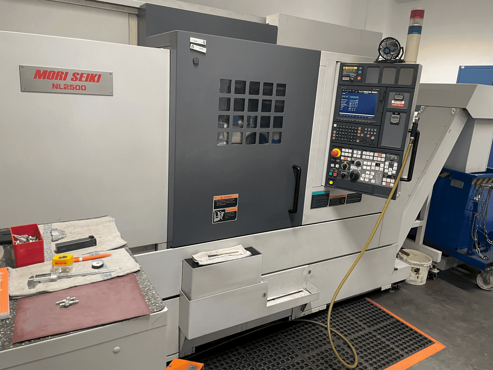 Masina MORI SEIKI NL2500Y/700 eestvaade