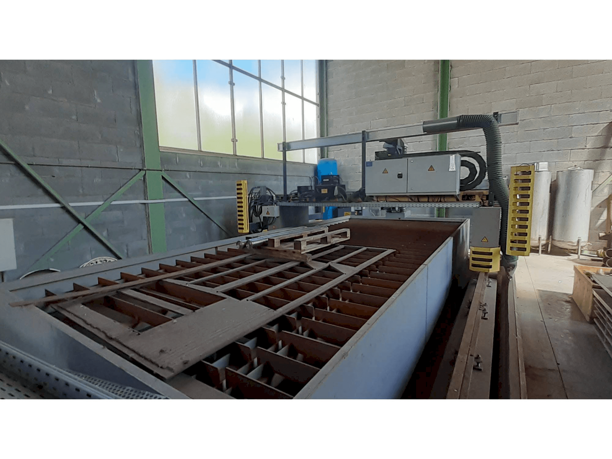 Masina ESAB Suprarex SXE-HD 3500 vasaku külje vaade