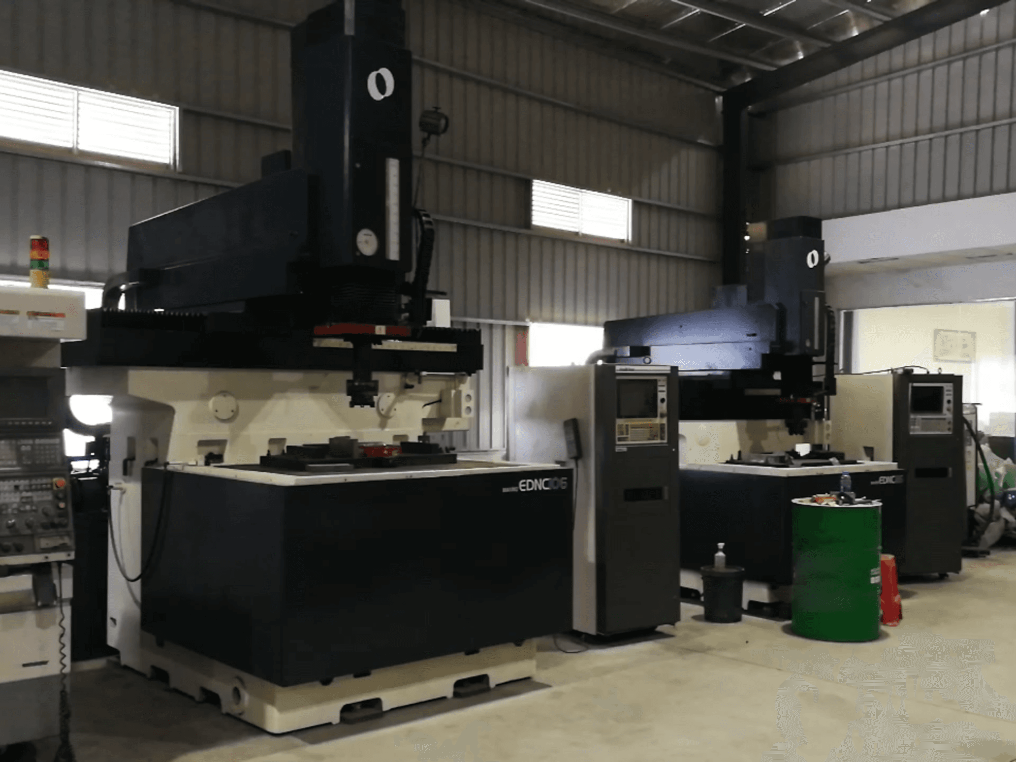 Masinavaade Makino EDNC106 paremalt