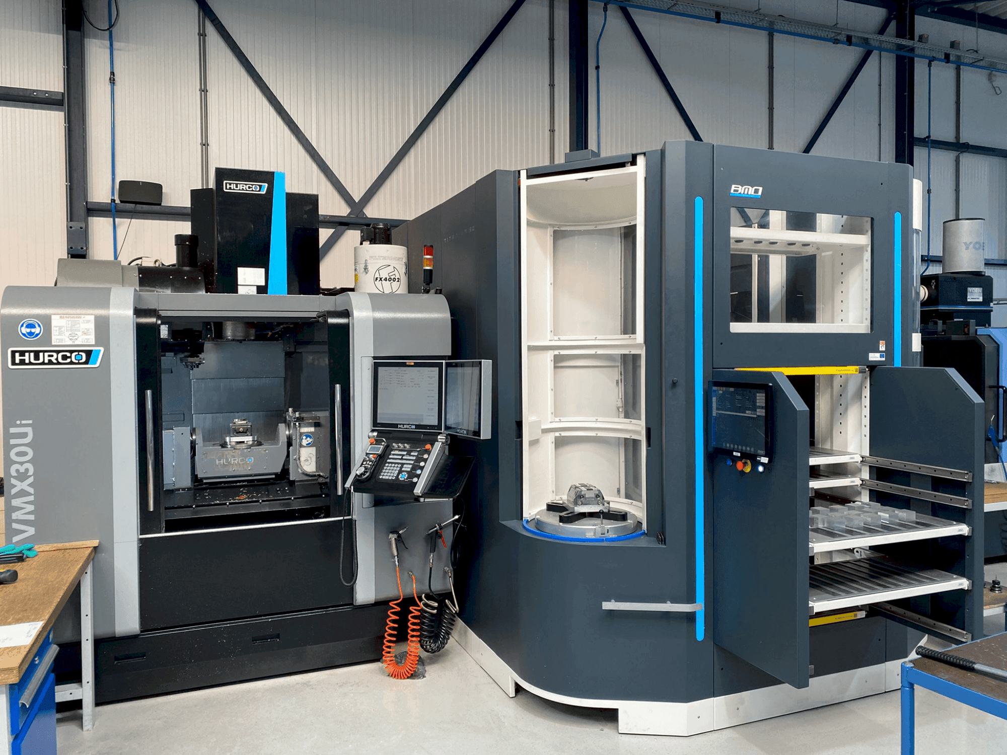 Masina Hurco VMX30Ui + BMO Automation Titanium 50 eestvaade