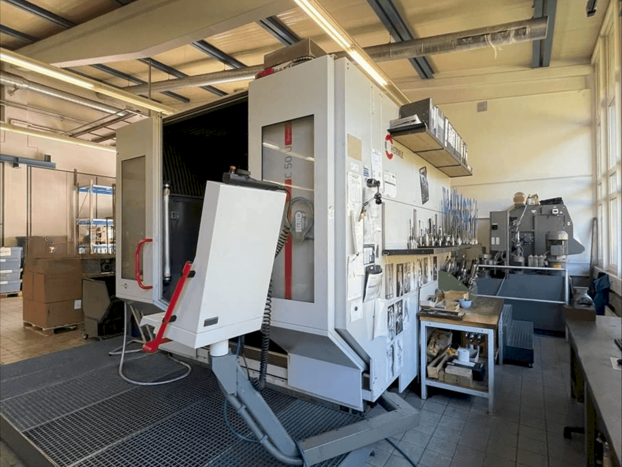 Masina HERMLE C50U eestvaade