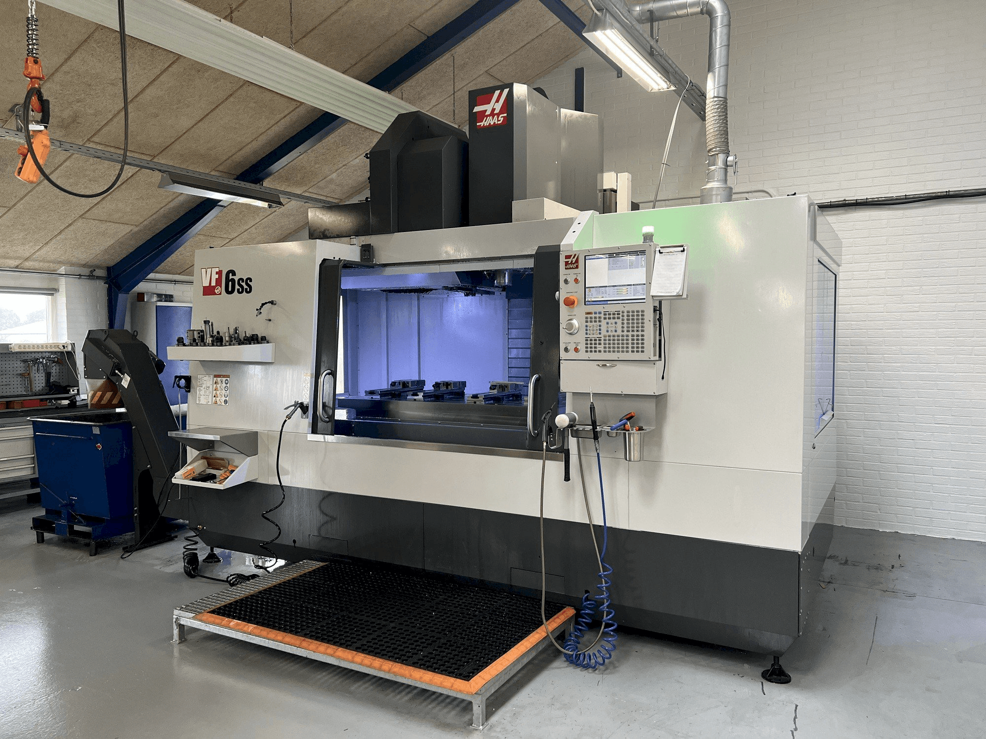 Masina HAAS VF6-SS eestvaade