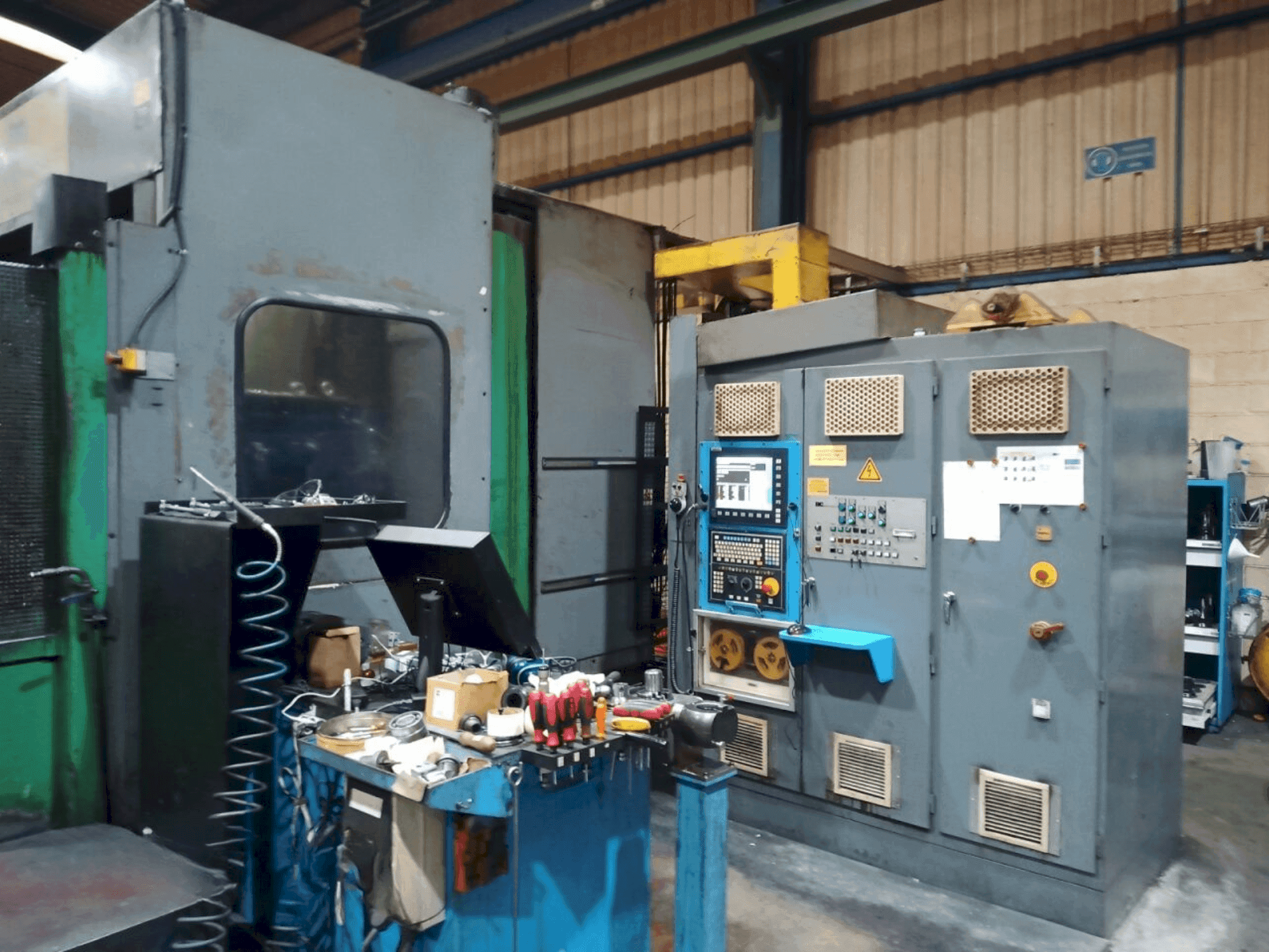 Masina Correa XB-420 eestvaade