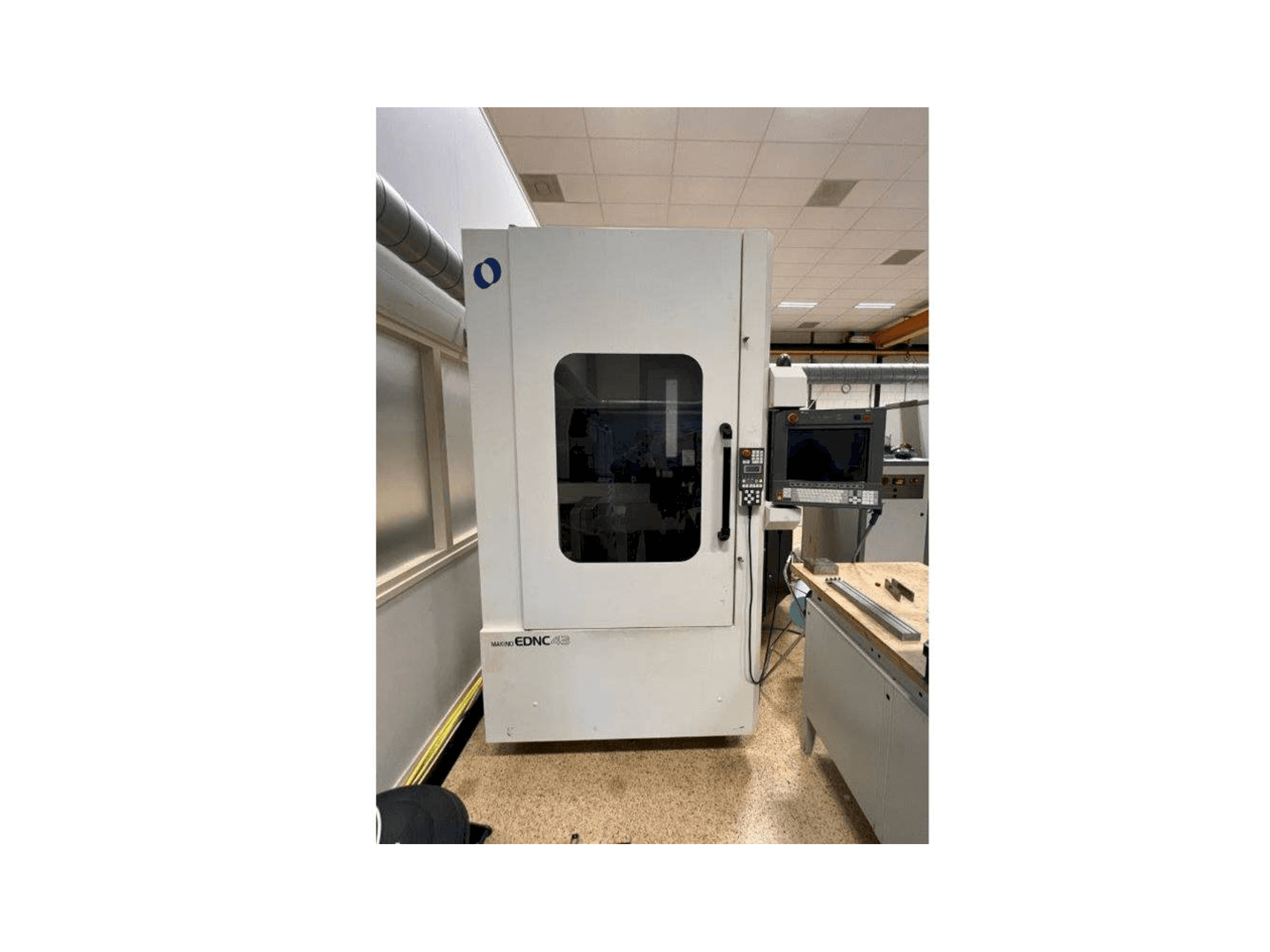 Masina Makino EDNC 43 eestvaade