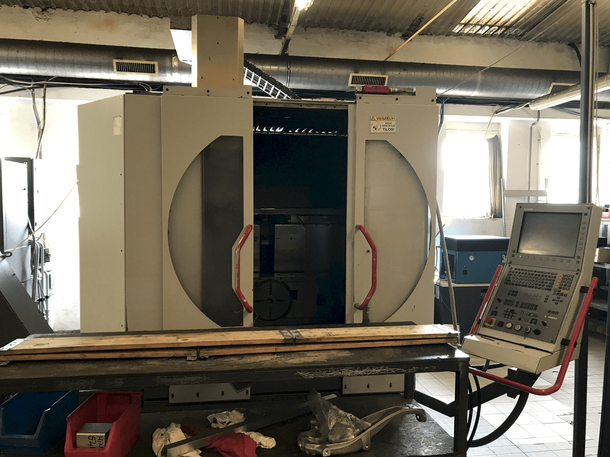 Masina HERMLE B 300 U eestvaade