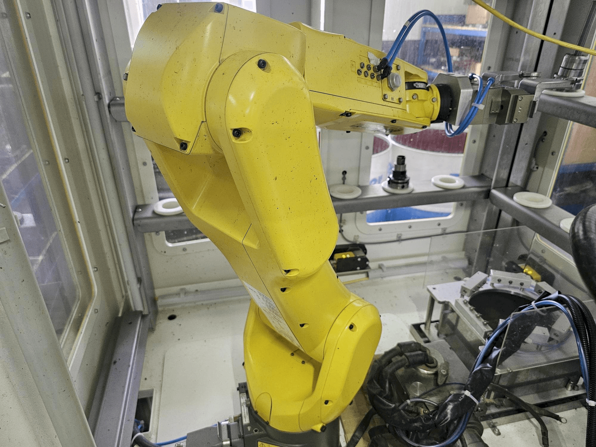 Masina FANUC LR Mate 200 id 7L eestvaade