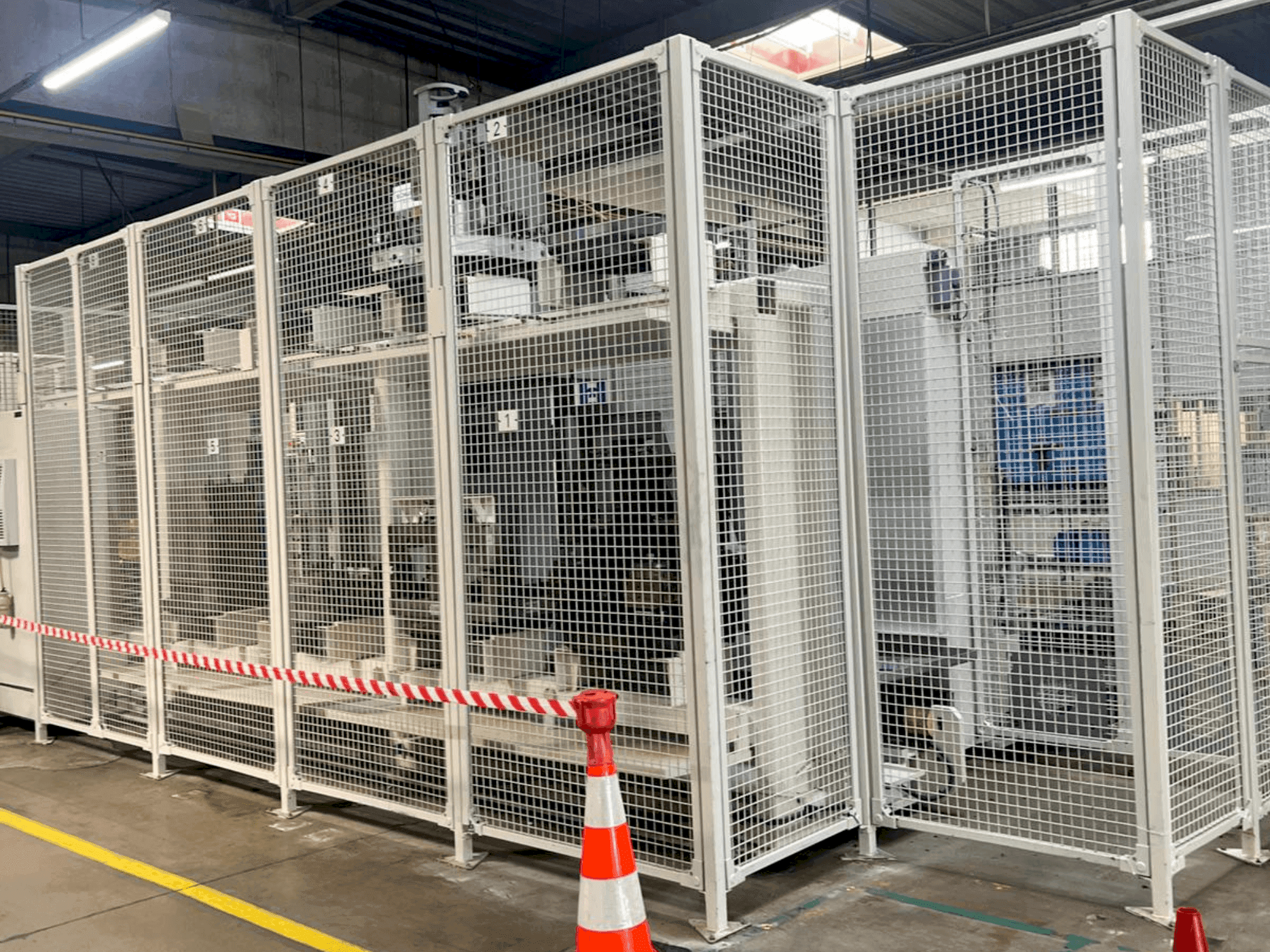 Masina HELLER MCH 250 eestvaade