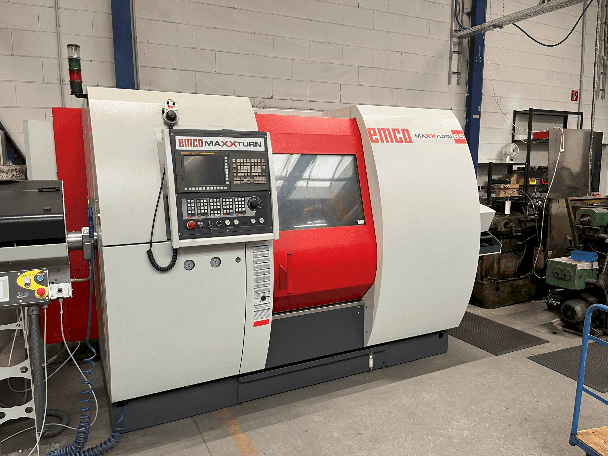 Masina EMCO MaxxTurn 65 SMY eestvaade