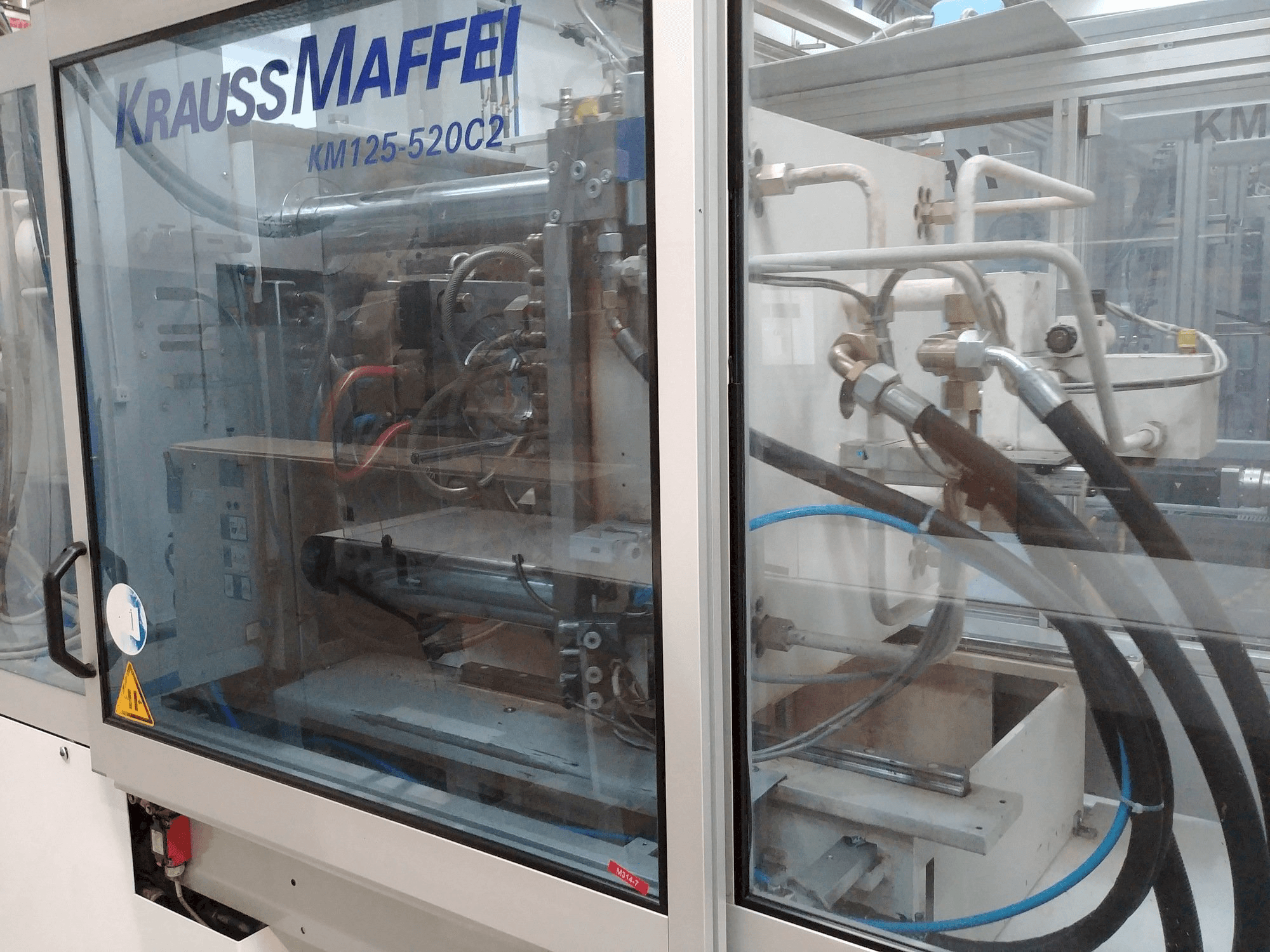 Masinavaade Krauss Maffei KM 125-520 C2 vasakult