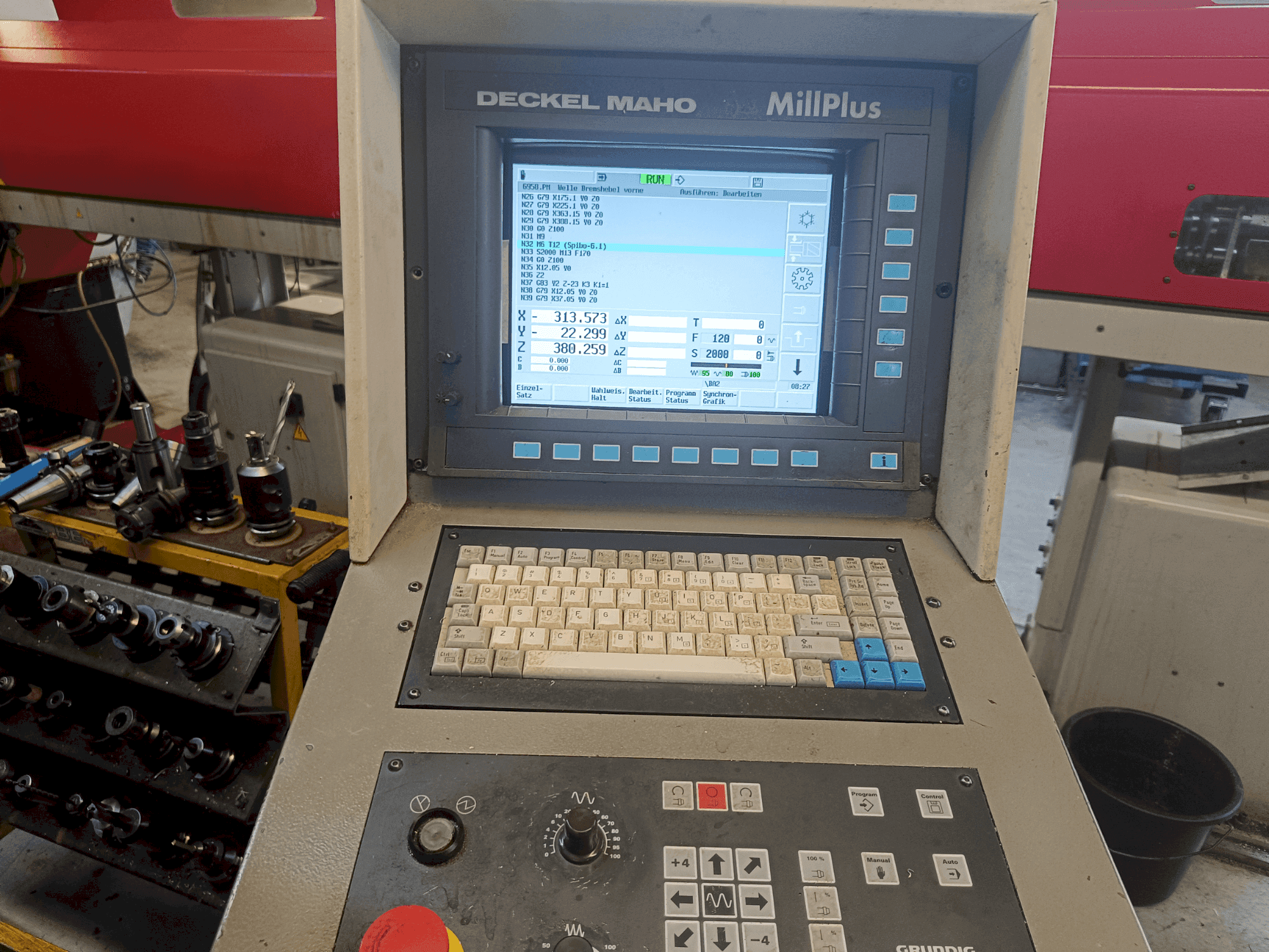 Masina DECKEL MAHO DMU 50V eestvaade