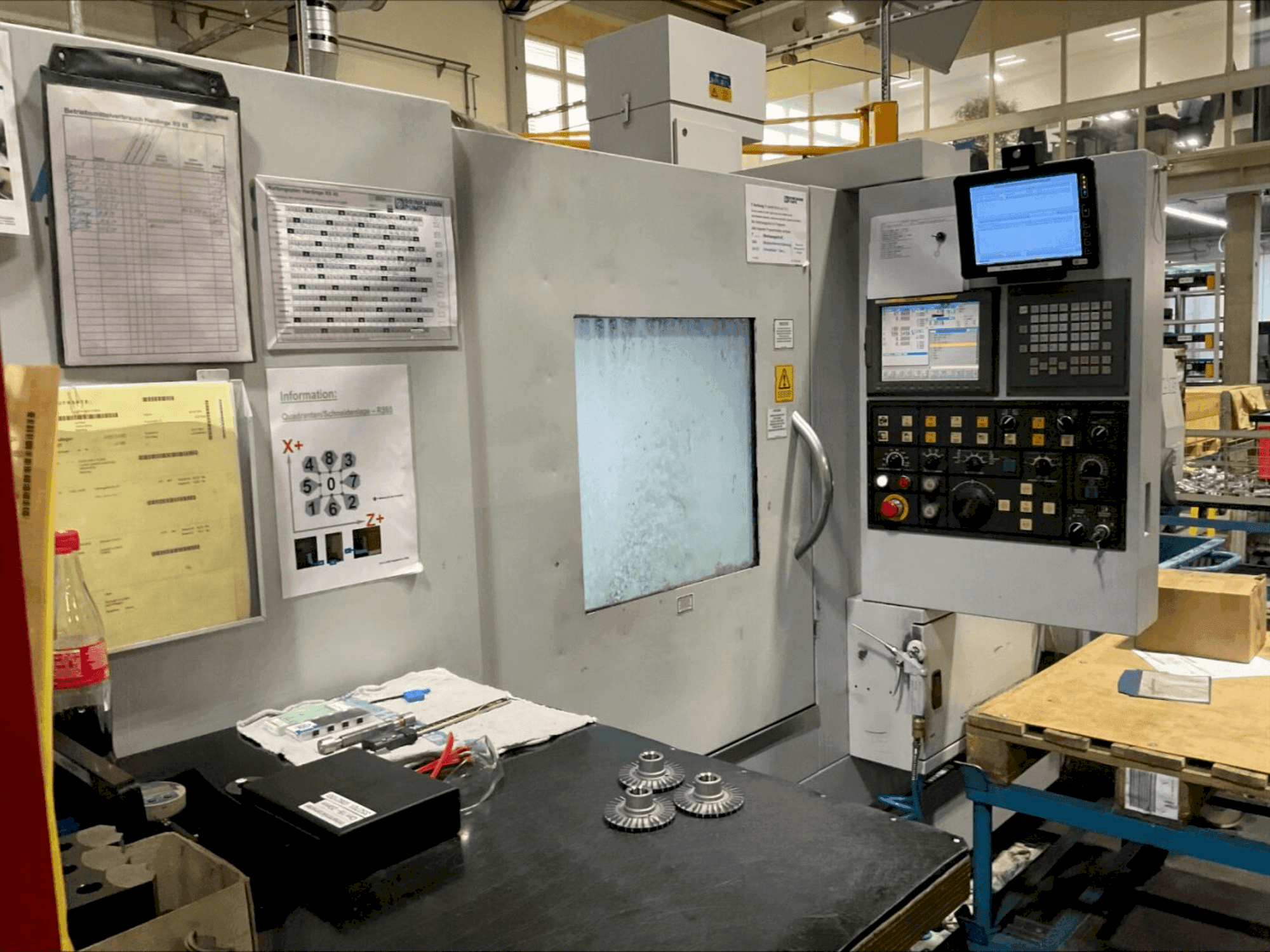 Masina HARDINGE RS65 eestvaade