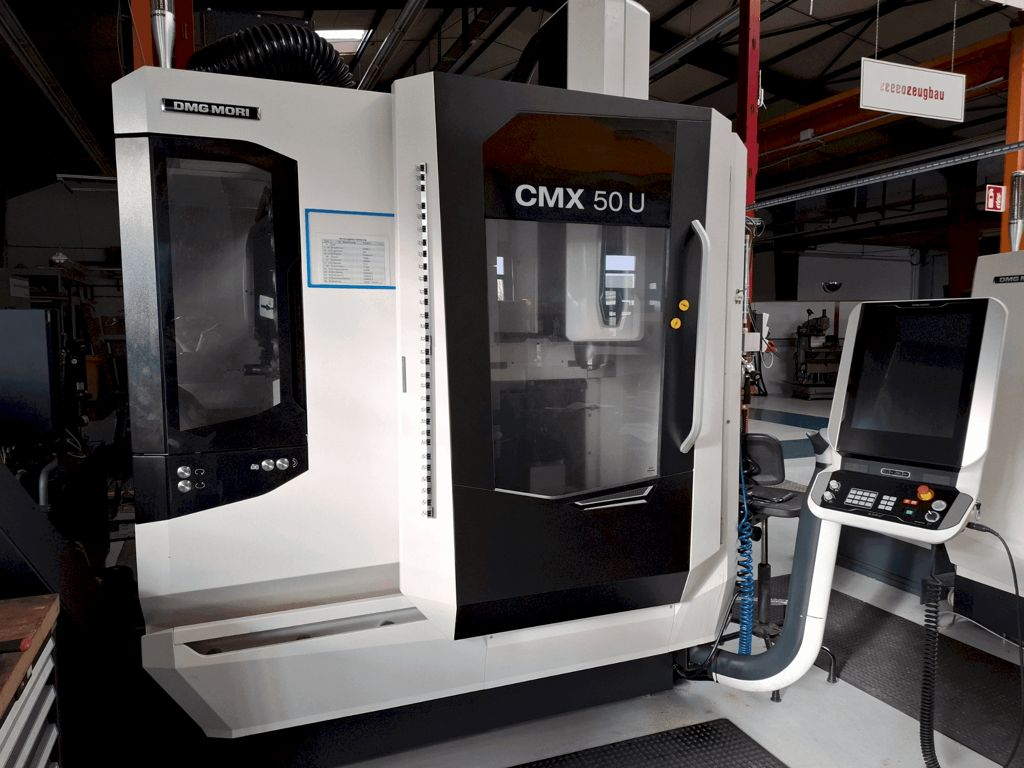 Masina DMG MORI CMX 50U eestvaade