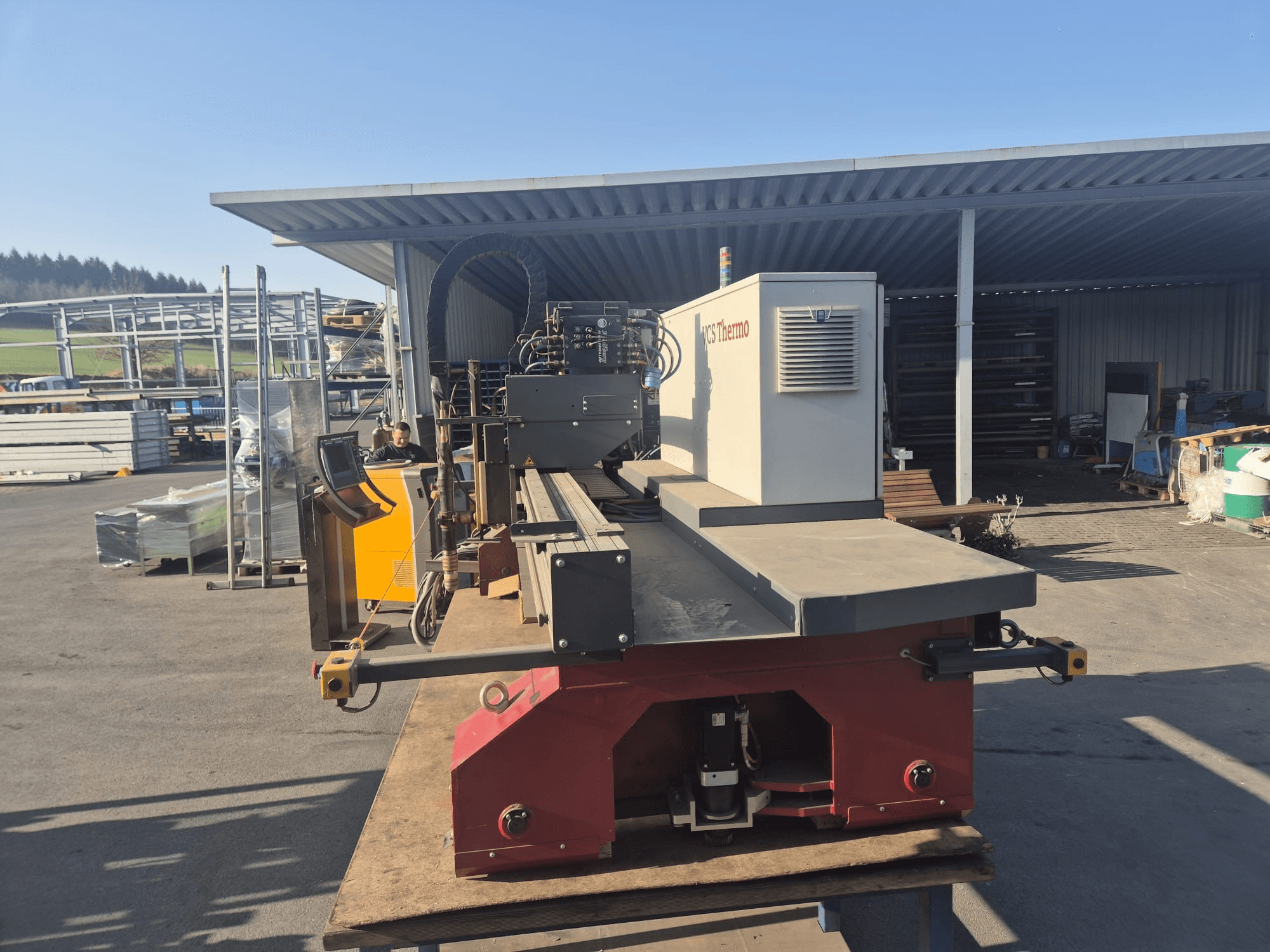 VOORTMAN VACAM VCS termoplasmalõikusmasina esivaade tööpinnal, kus on näha juhtpaneel ja lõikamisala.