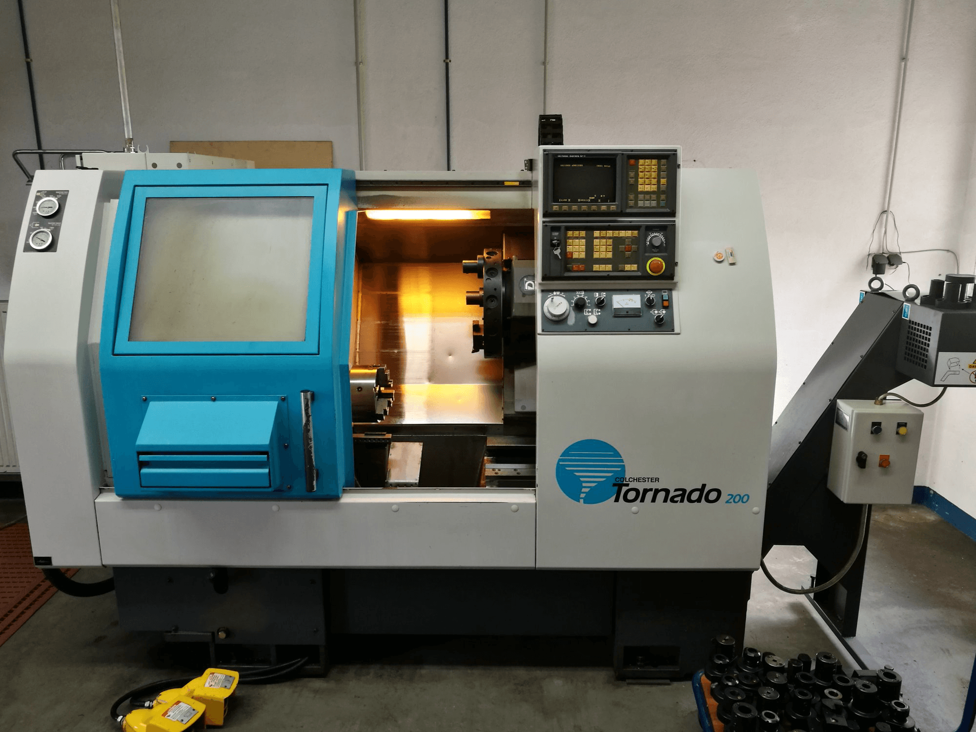 Masina Colchester TORNADO 200 eestvaade