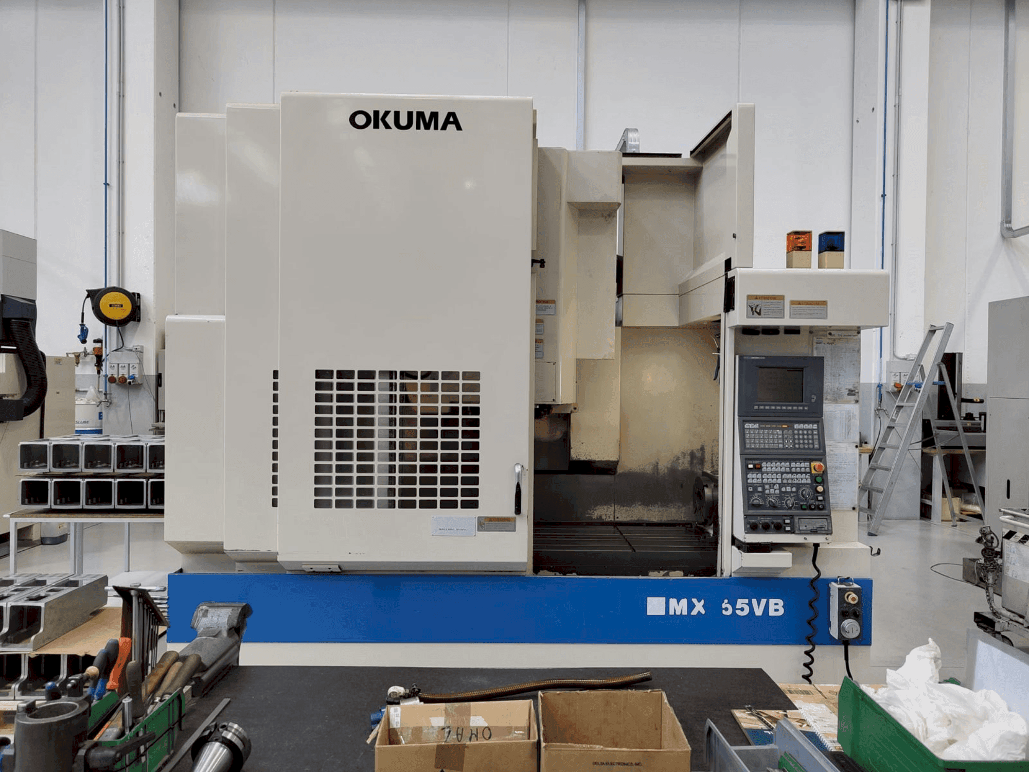 Masina Okuma MX 55 VB eestvaade