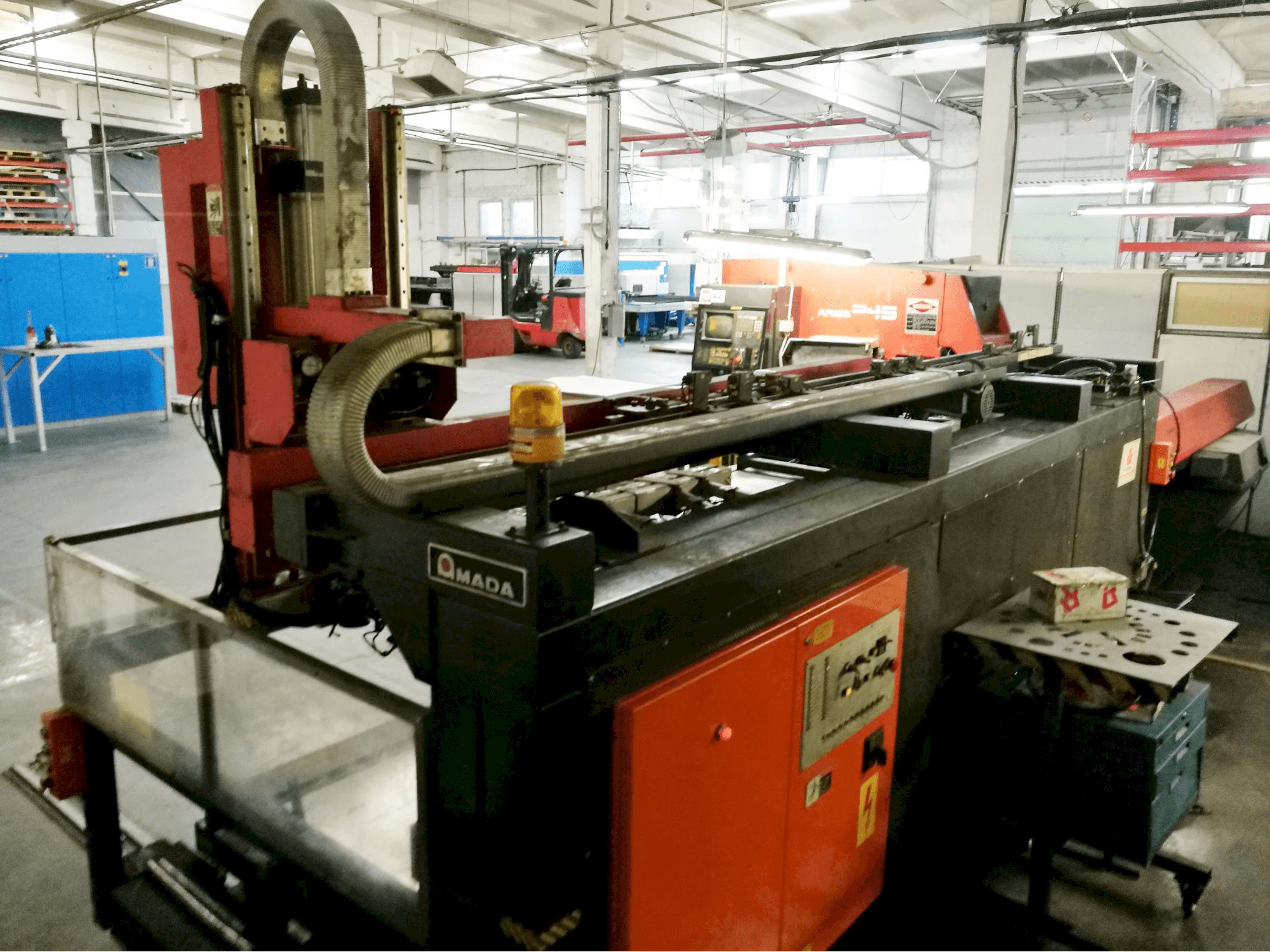 Masina AMADA ARIES 245 vasaku külje vaade