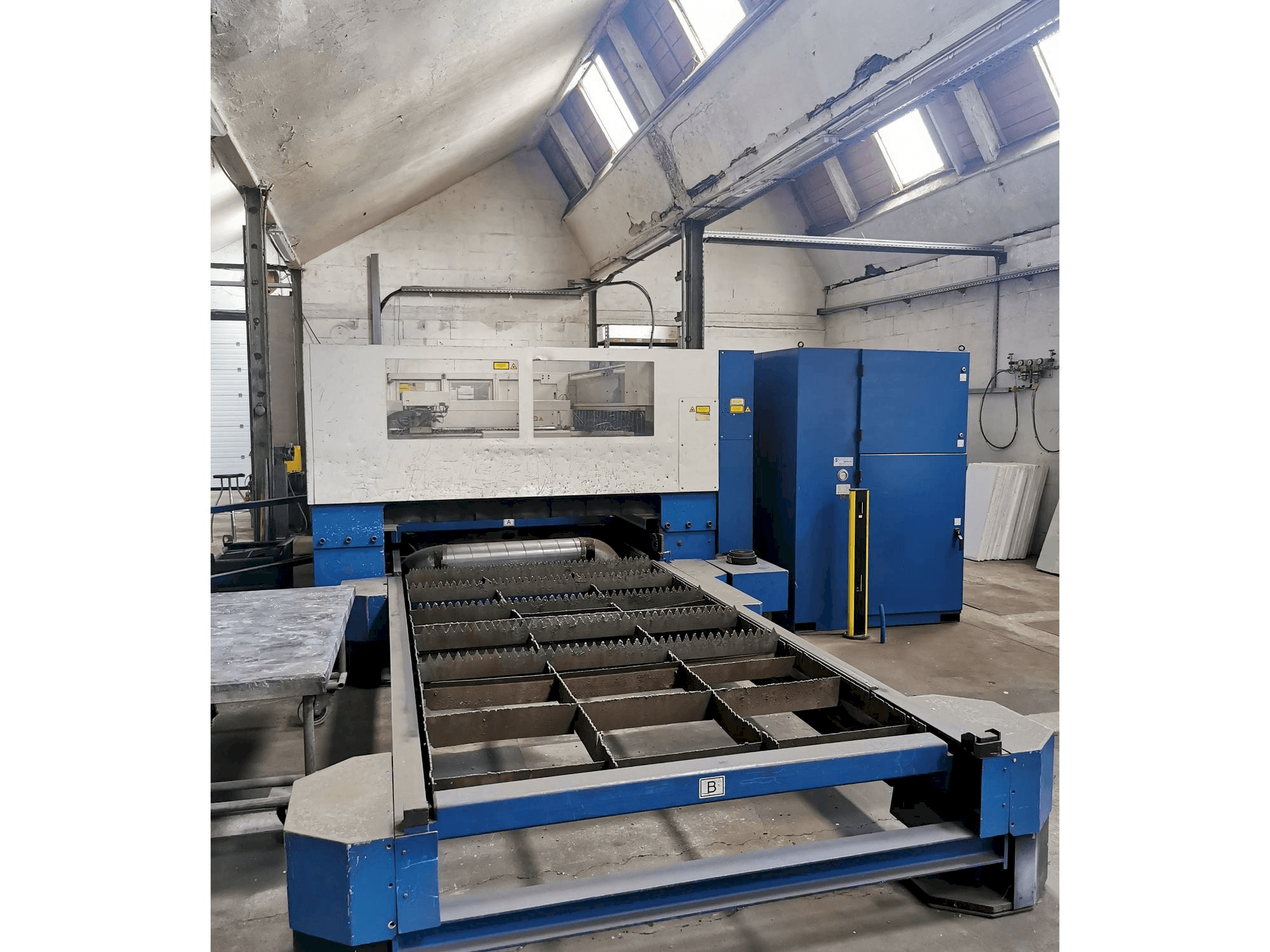 Masina Trumpf Trumatic L3030 eestvaade