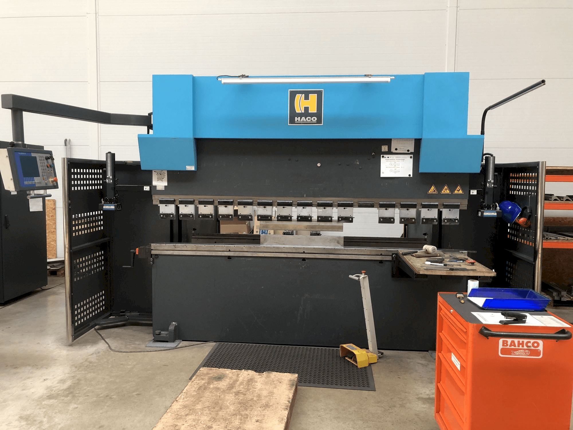 Masina HACO ERMS30250 eestvaade